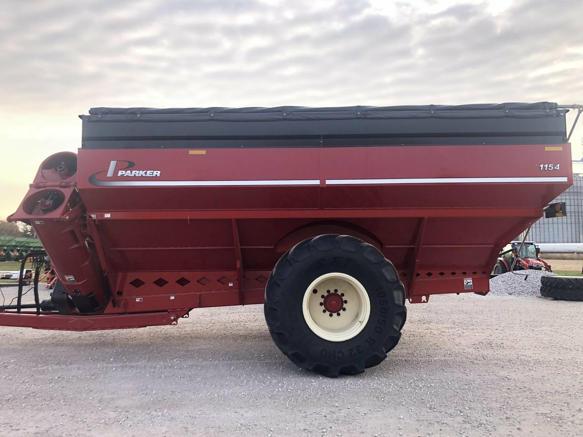 2023 Parker 1154 Grain Cart Call Machinery Pete