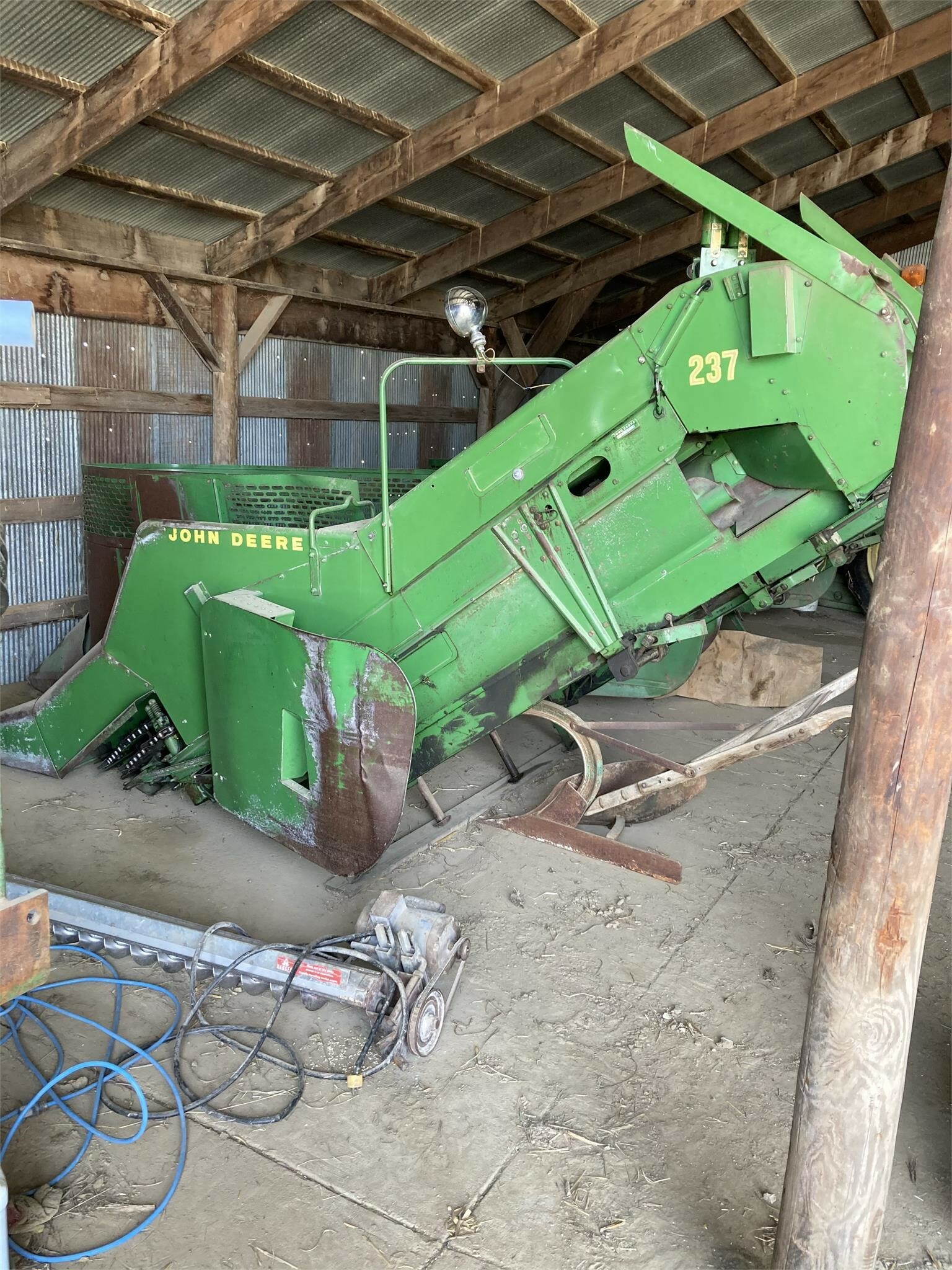 1970 John Deere 237 Corn Picker 3,995 Machinery Pete
