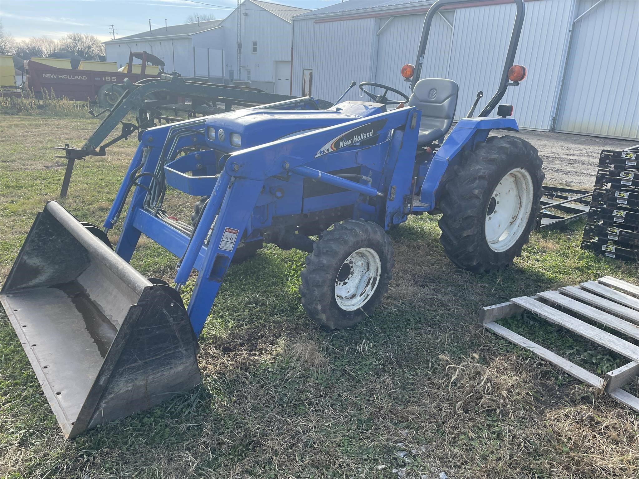New Holland TC30 Tractor 14,000 Machinery Pete