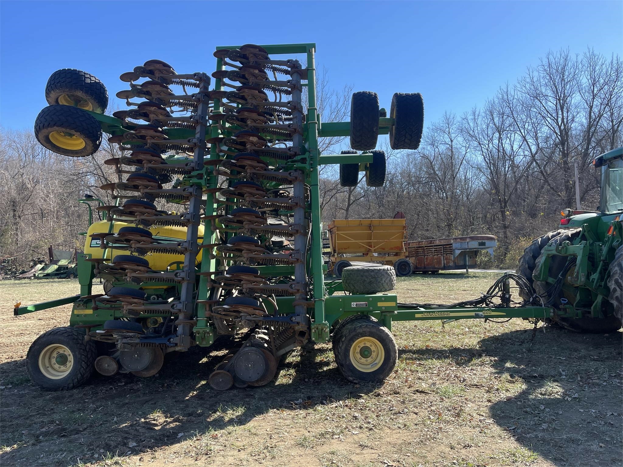 2007 John Deere 1990 Air Seeder 57,500 Machinery Pete
