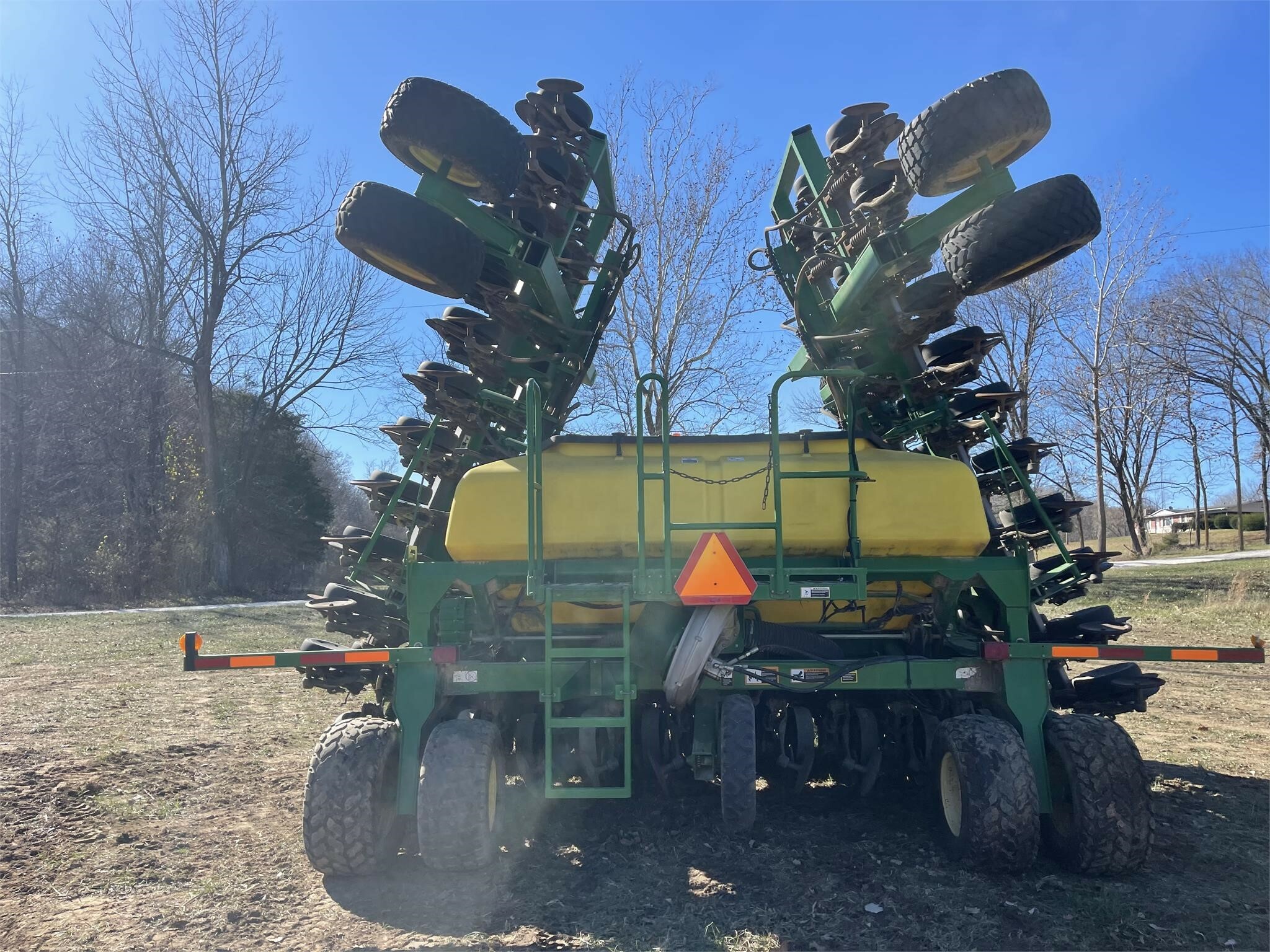 2007 John Deere 1990 Air Seeder 57,500 Machinery Pete