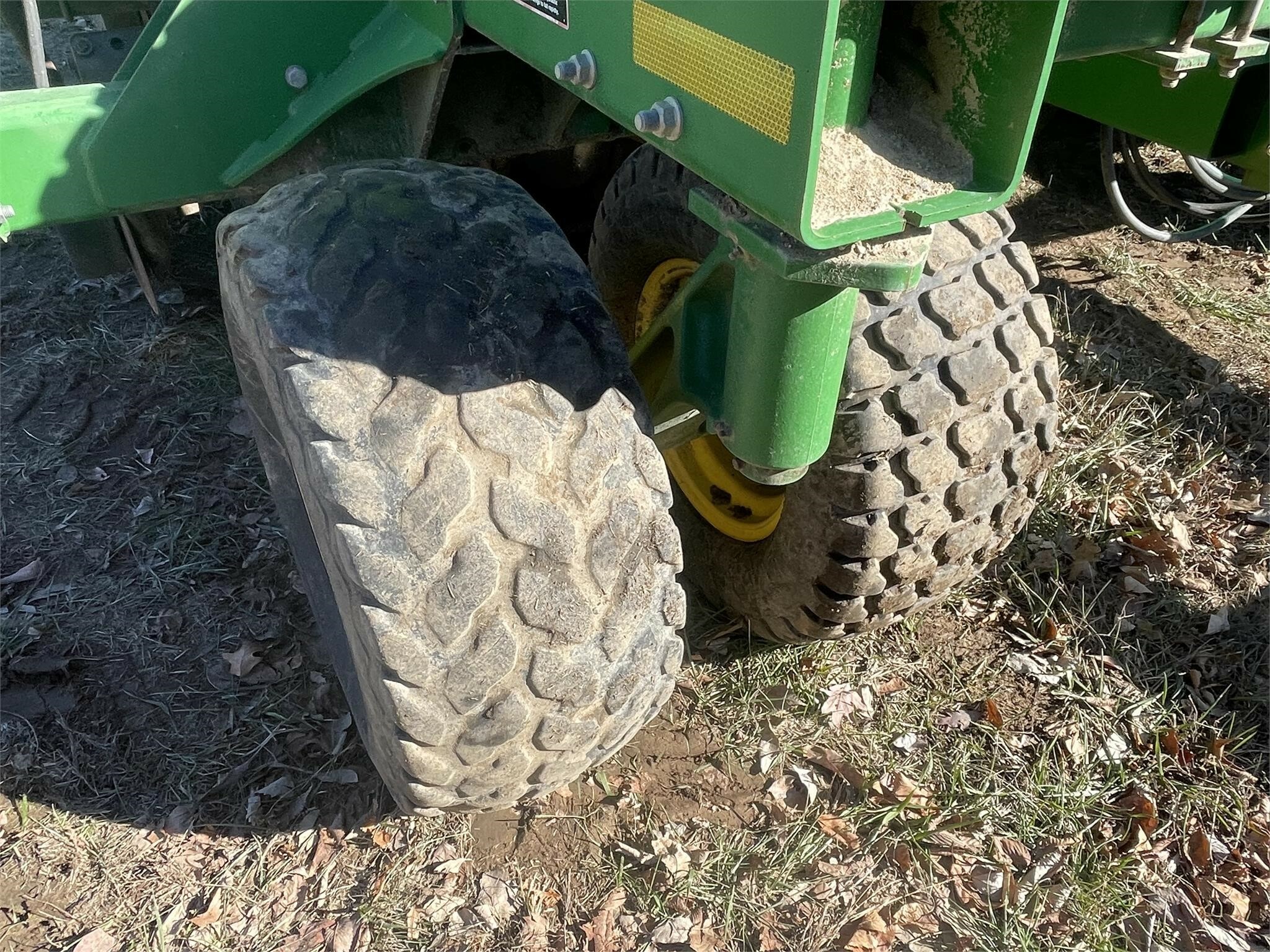 2007 John Deere 1990 Air Seeder 57,500 Machinery Pete