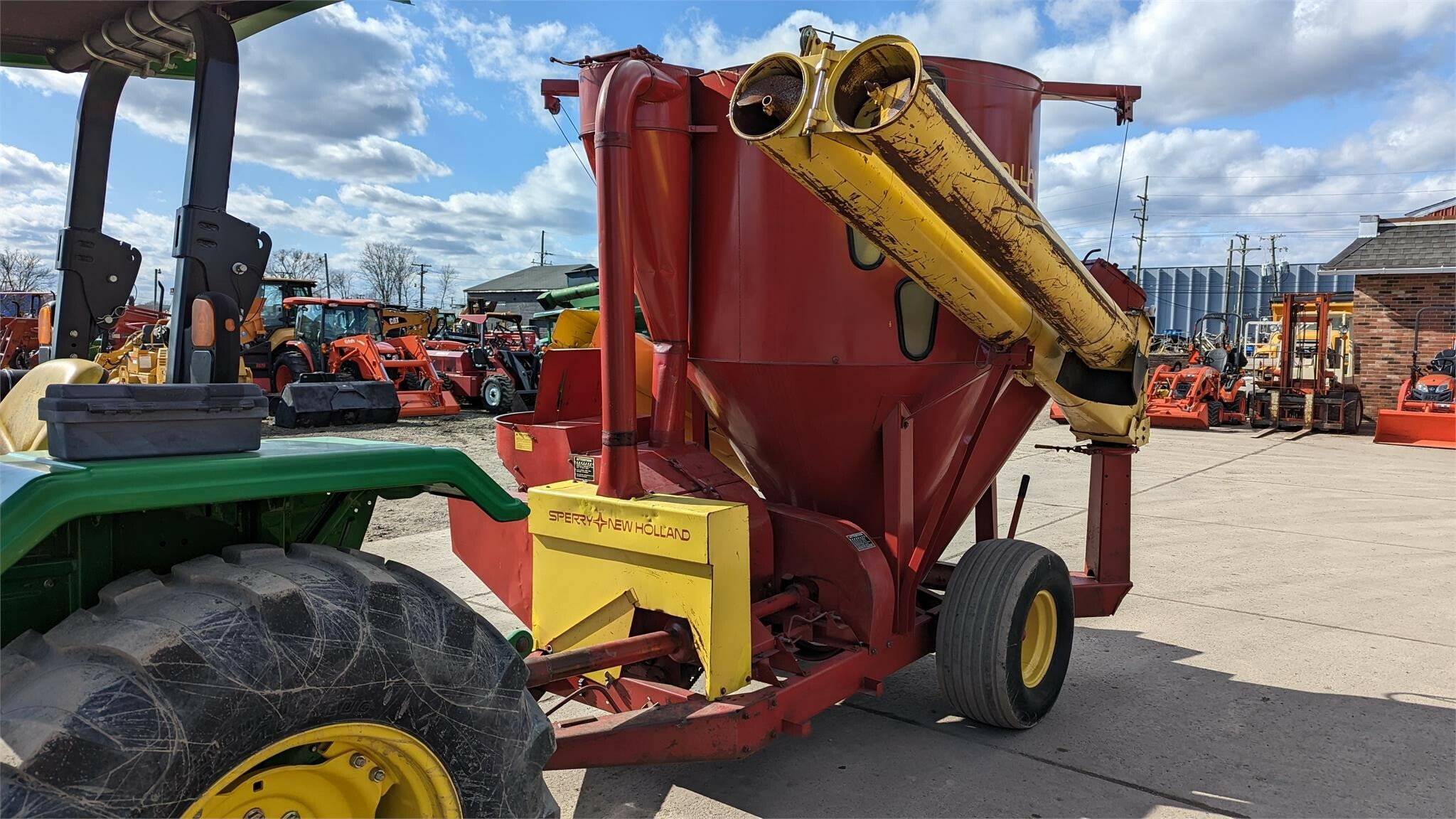 New Holland 355 Grinders and Mixer 13,900 Machinery Pete