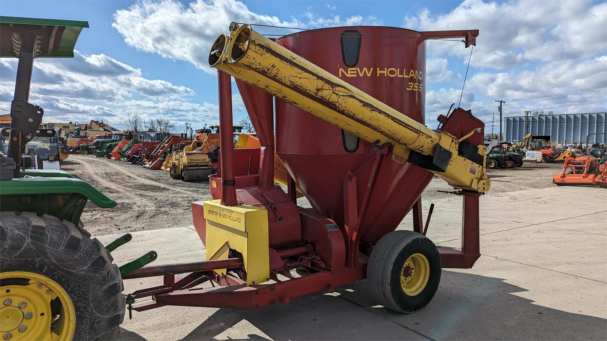 New Holland 355 Grinders and Mixer 13,900 Machinery Pete