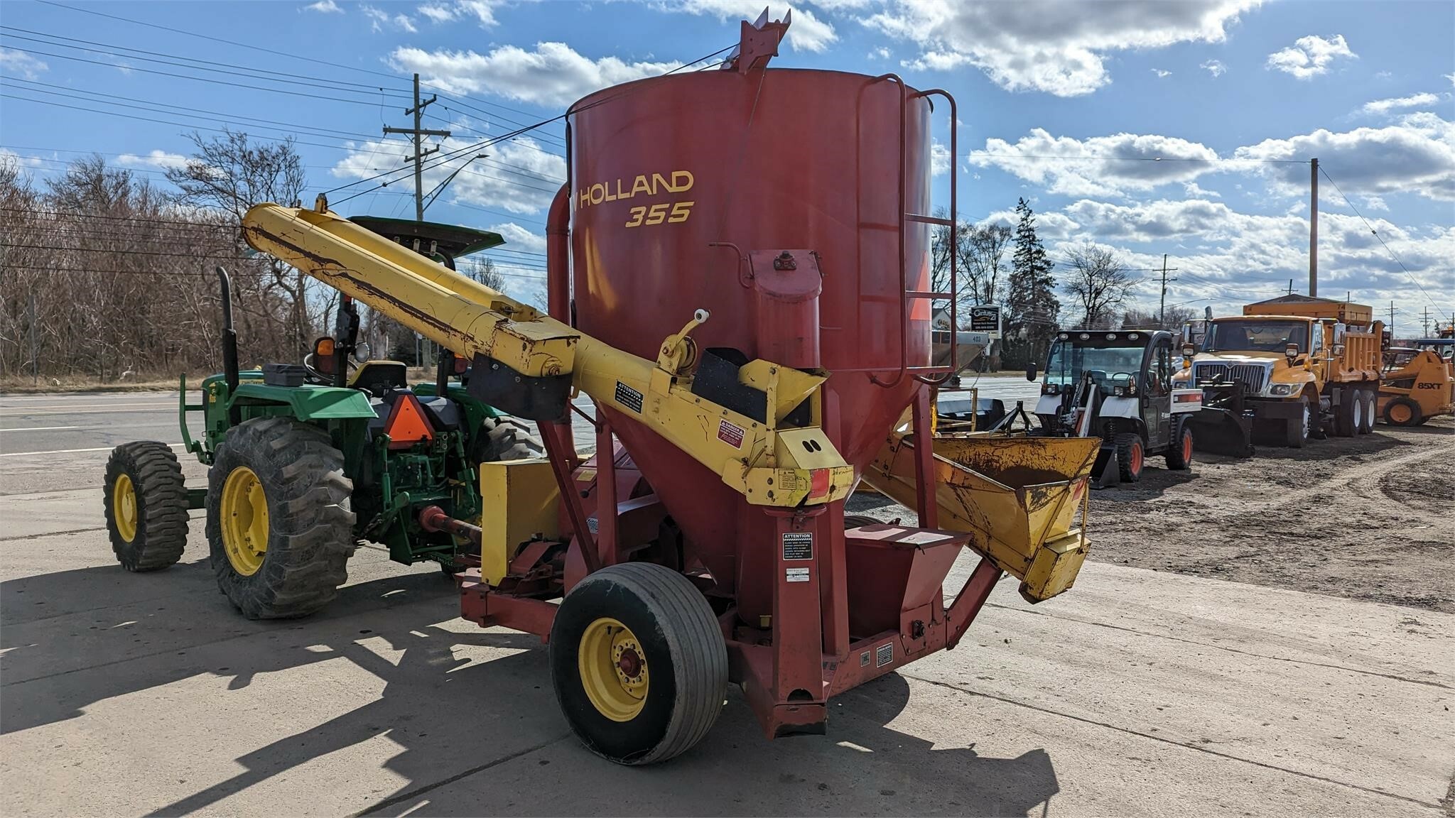 New Holland 355 Grinders and Mixer 13,900 Machinery Pete