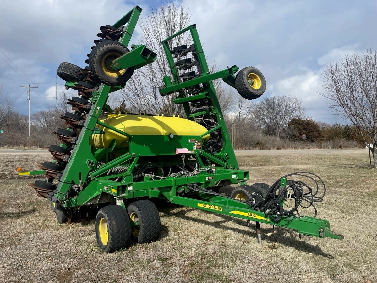 2011 John Deere 1990 Air Seeder 75,500 Machinery Pete