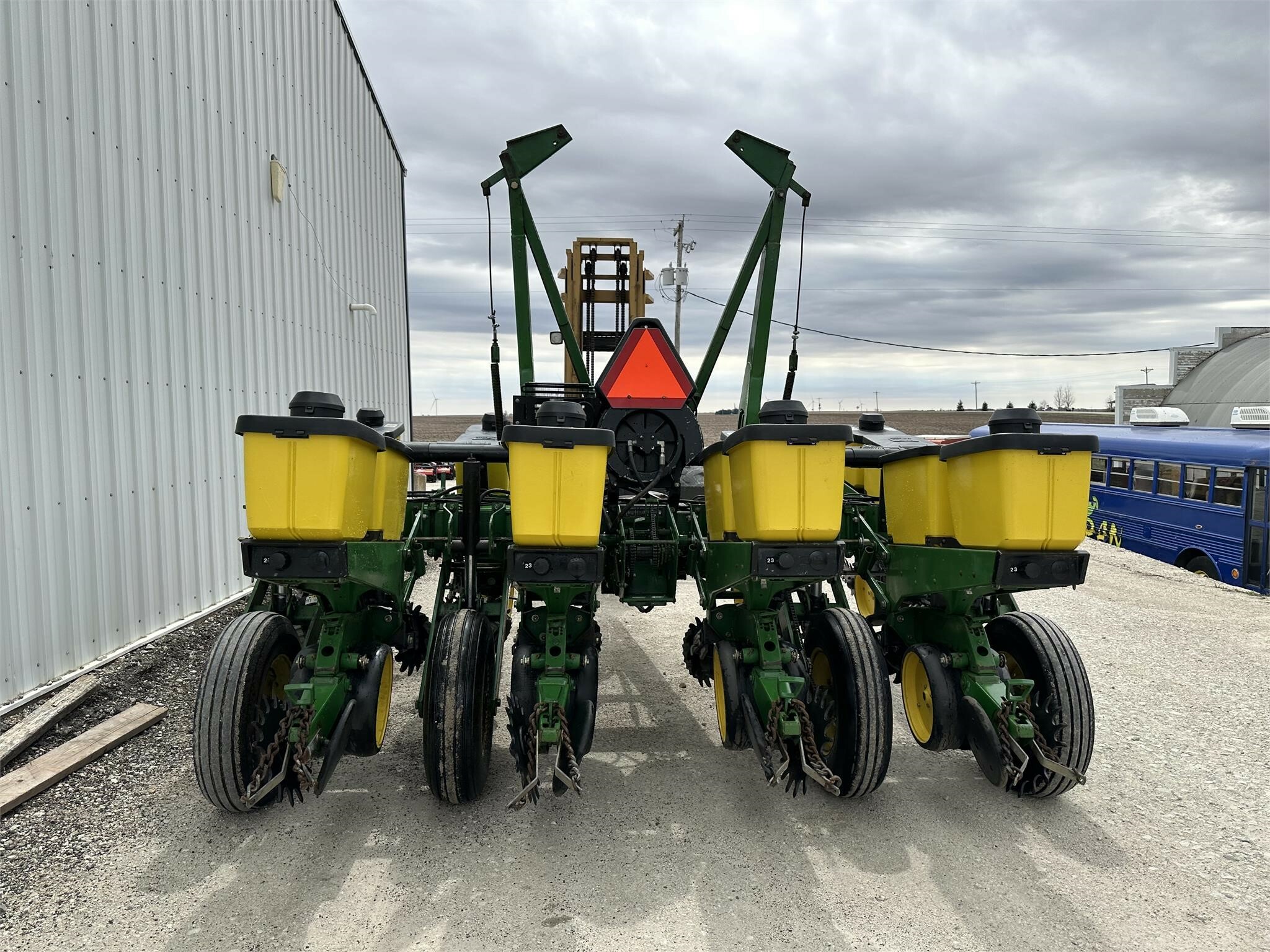John Deere 7200 Planter 19,500 Machinery Pete