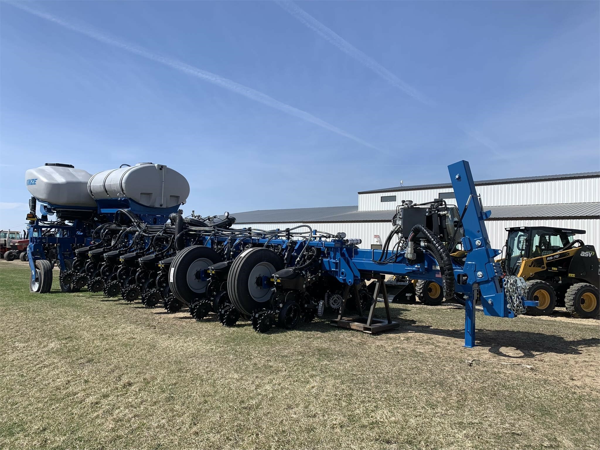 2023 Kinze 4905 Planter 333,495 Machinery Pete