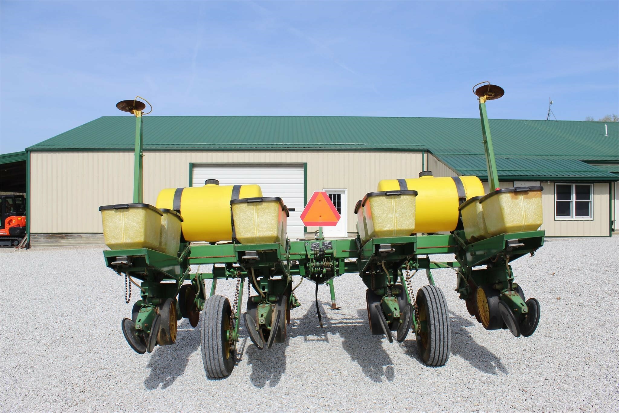 John Deere 7000 Planter 5,850 Machinery Pete