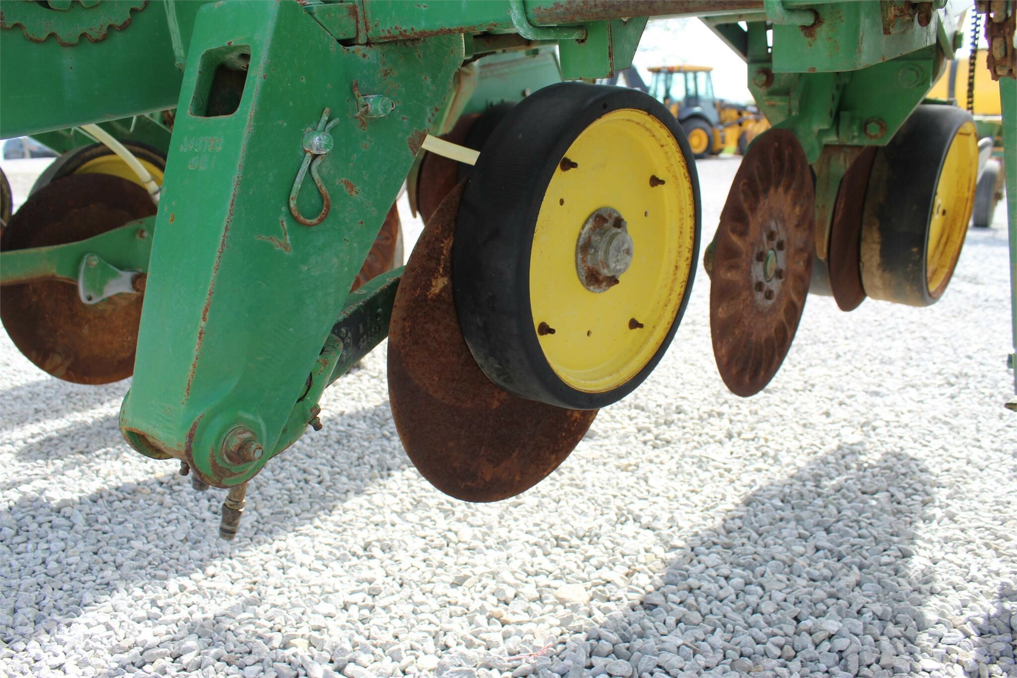 John Deere 7000 Planter 5,850 Machinery Pete