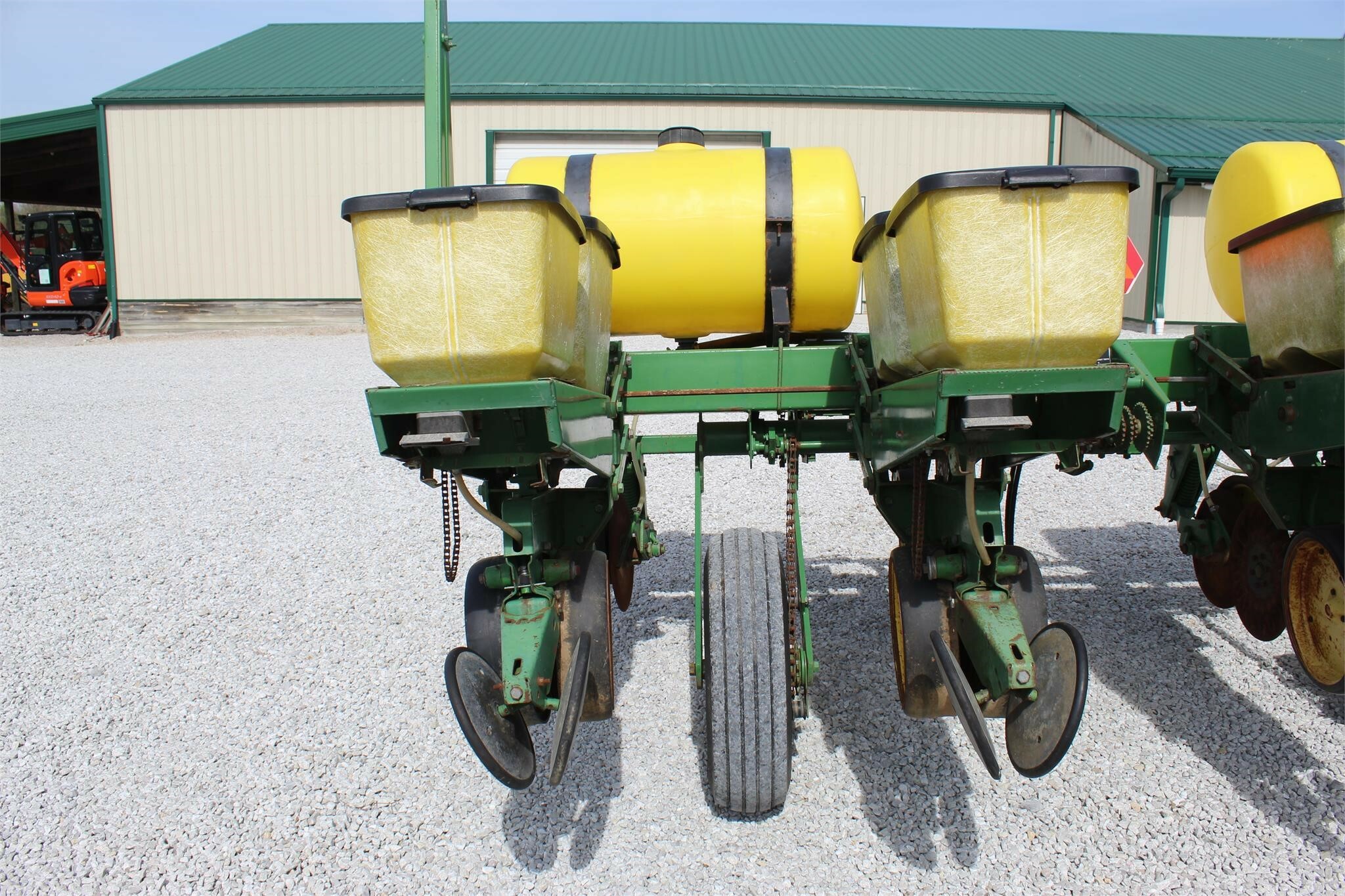 John Deere 7000 Planter 5,850 Machinery Pete