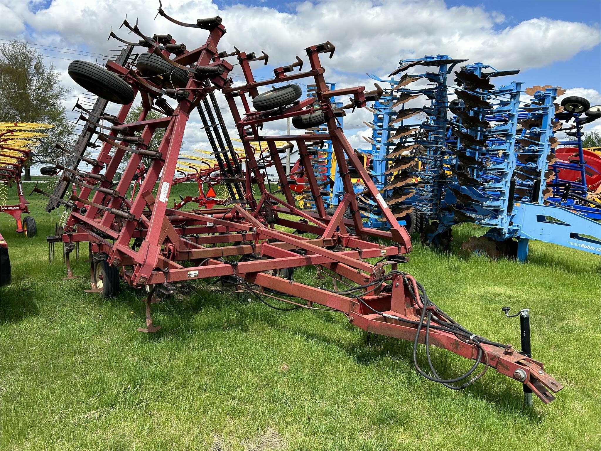 Case IH 4800 Field Cultivator 7,500 Machinery Pete