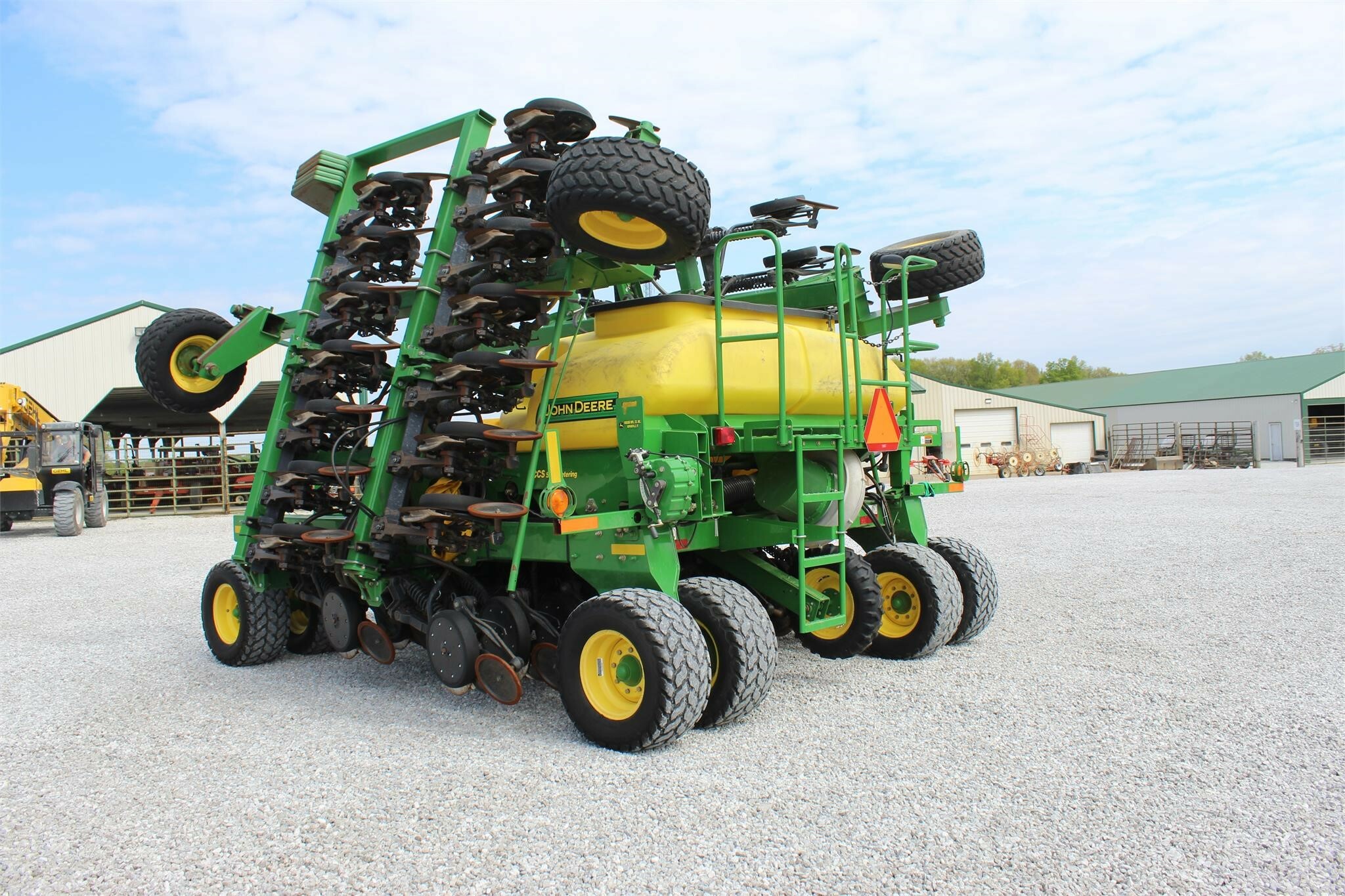 2011 John Deere 1990 Air Seeder 79,500 Machinery Pete