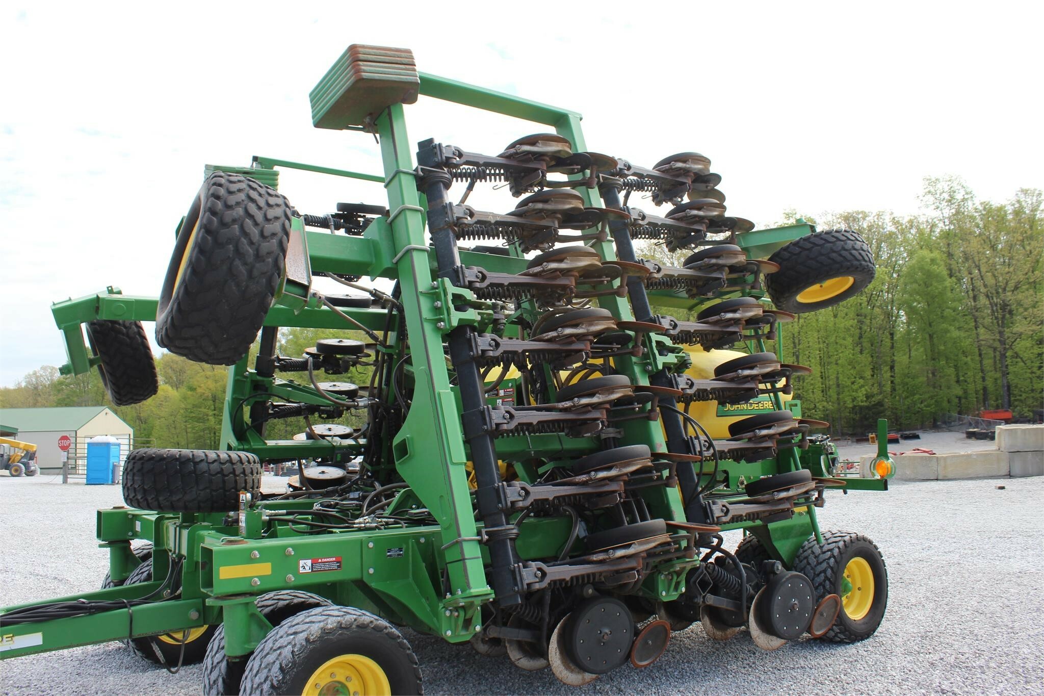 2011 John Deere 1990 Air Seeder 84,500 Machinery Pete