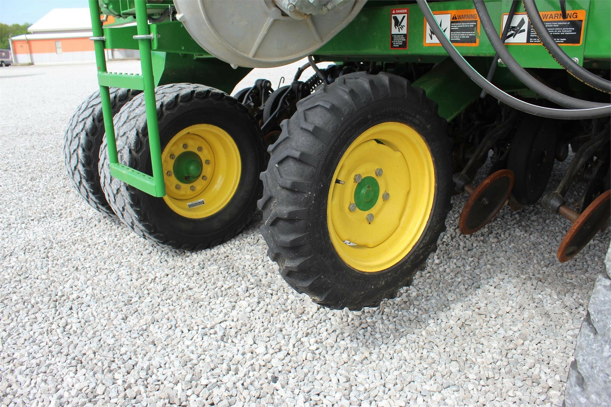 2011 John Deere 1990 Air Seeder 79,500 Machinery Pete