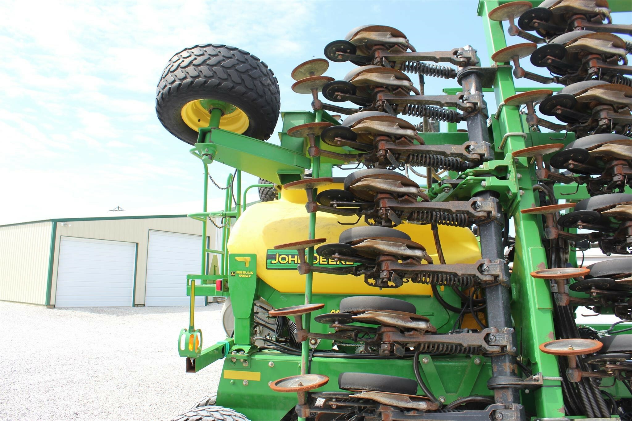 2011 John Deere 1990 Air Seeder 79,500 Machinery Pete