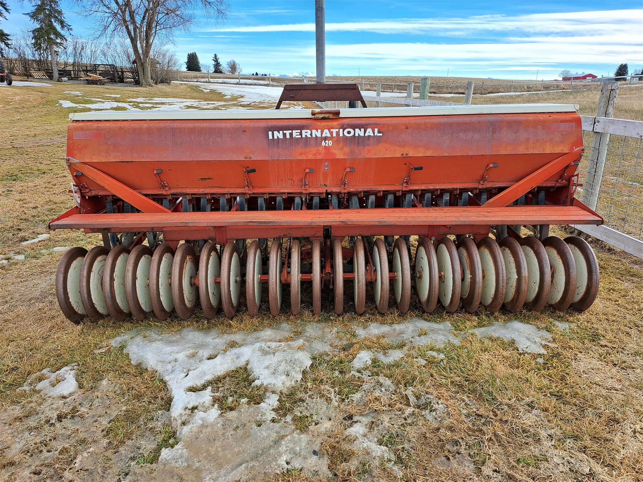 International Harvester 620 Drill 7,500 Machinery Pete