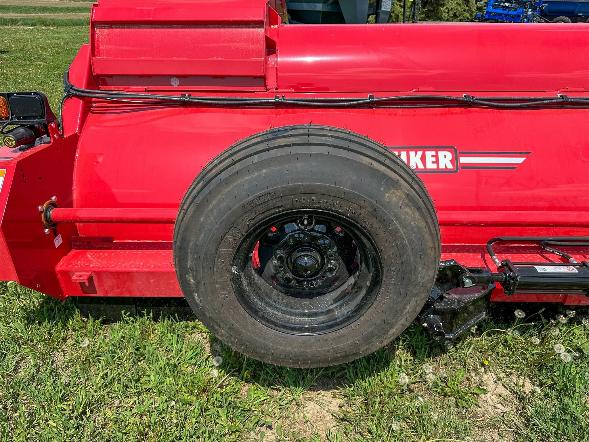 2023 Hiniker 5620HLI PullType Windrowers and Swather 44,978 Machinery Pete