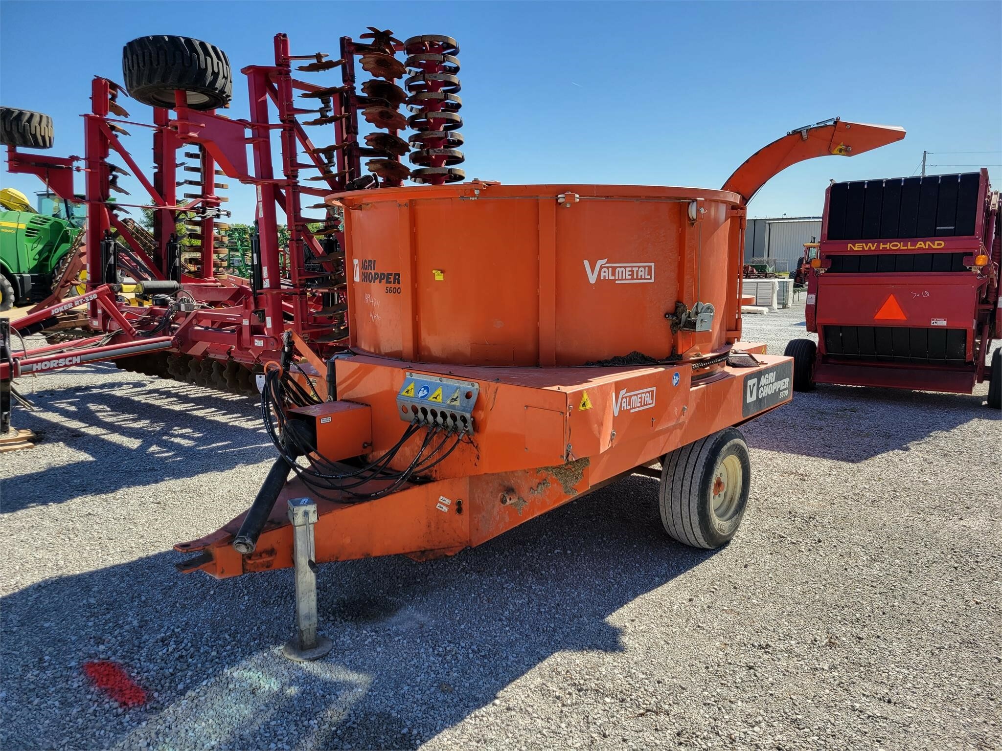 Valmetal AGRICHOPPER 5600 Grinders and Mixer 15,500 Machinery Pete