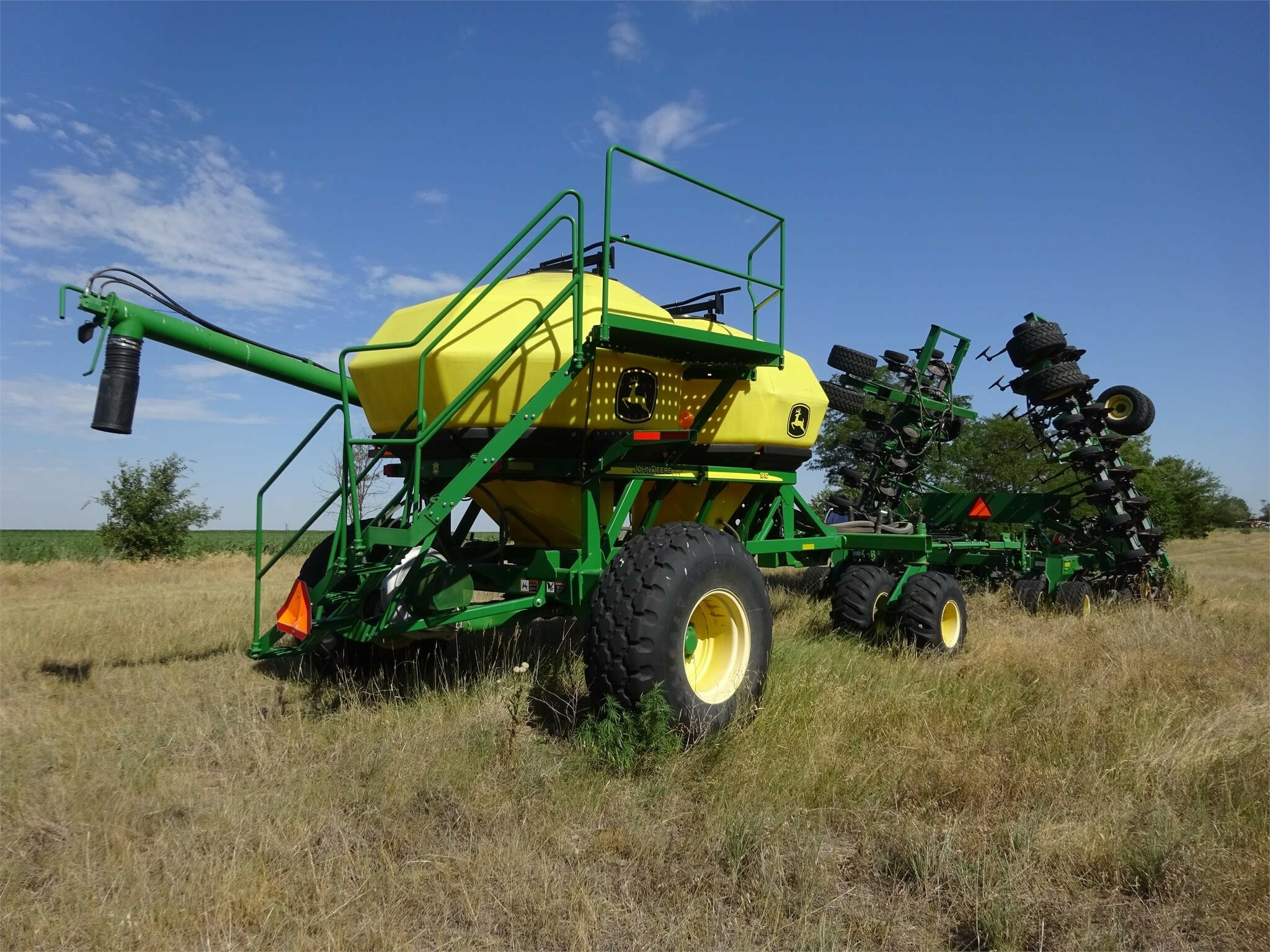 2012 John Deere 1890 Air Seeder 115,000 Machinery Pete