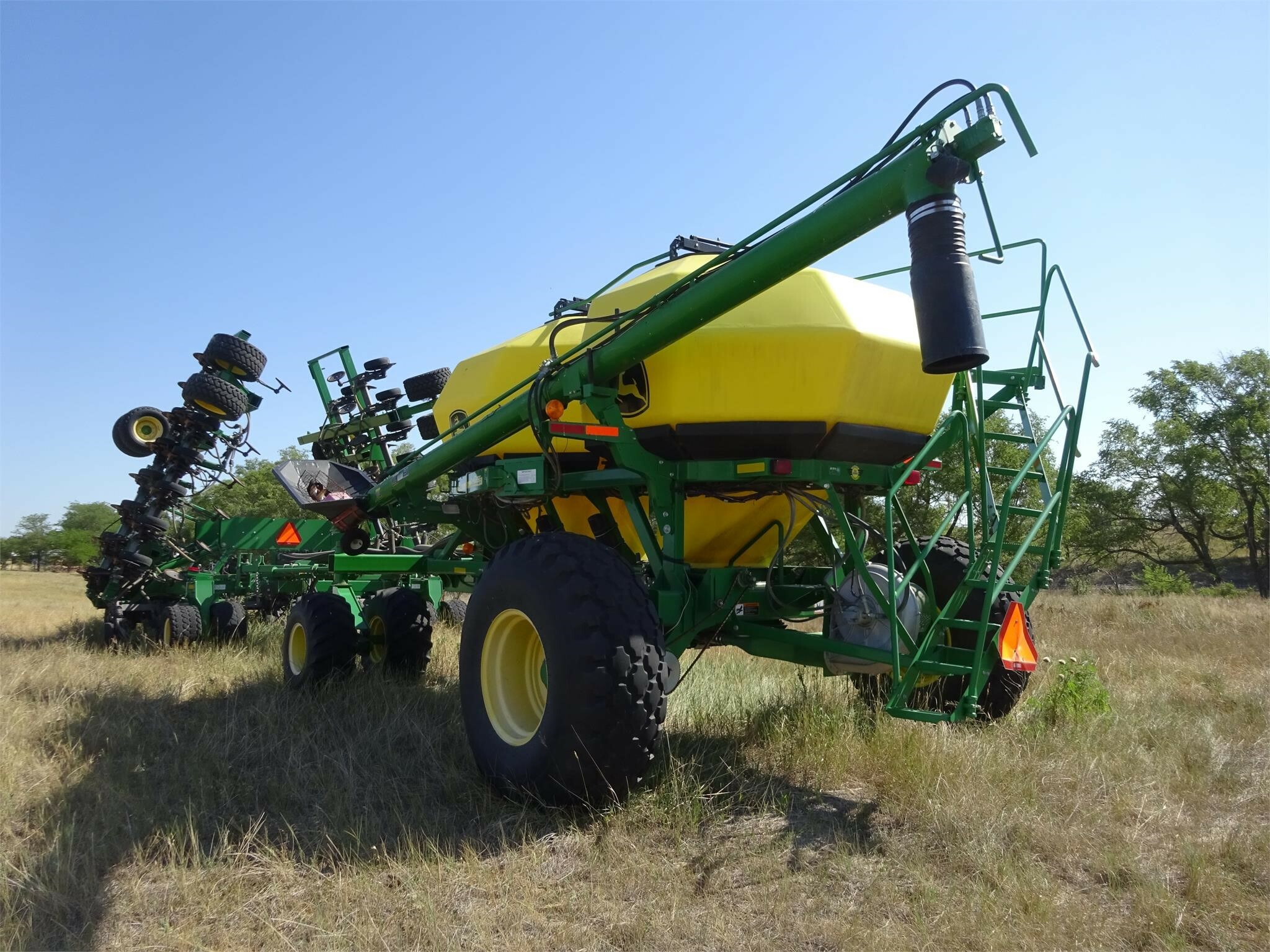 2012 John Deere 1890 Air Seeder 115,000 Machinery Pete