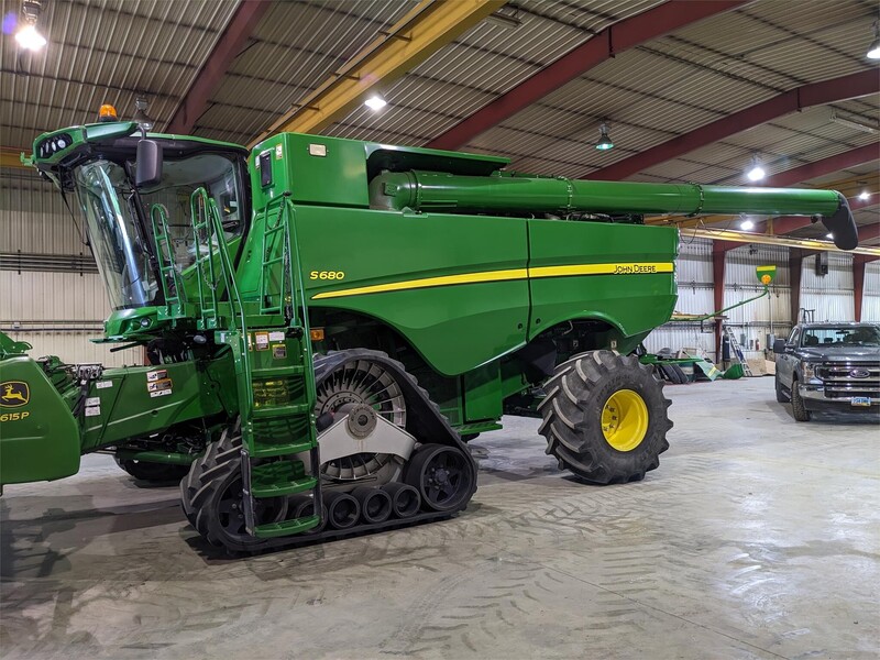 Moore Auctions LLC Edinburg Edinburg, ND Machinery Pete