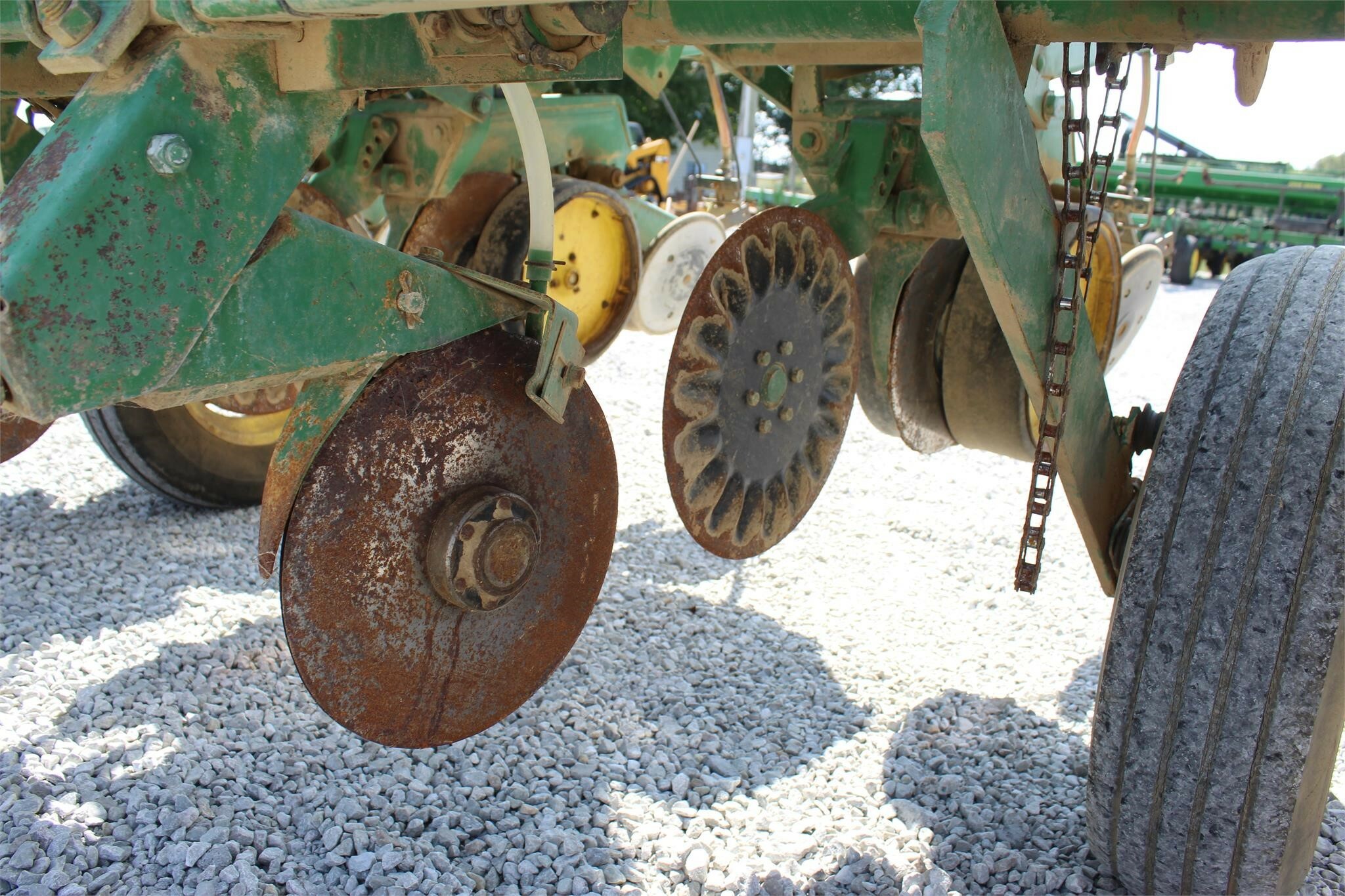 John Deere 7000 Planter 5,450 Machinery Pete