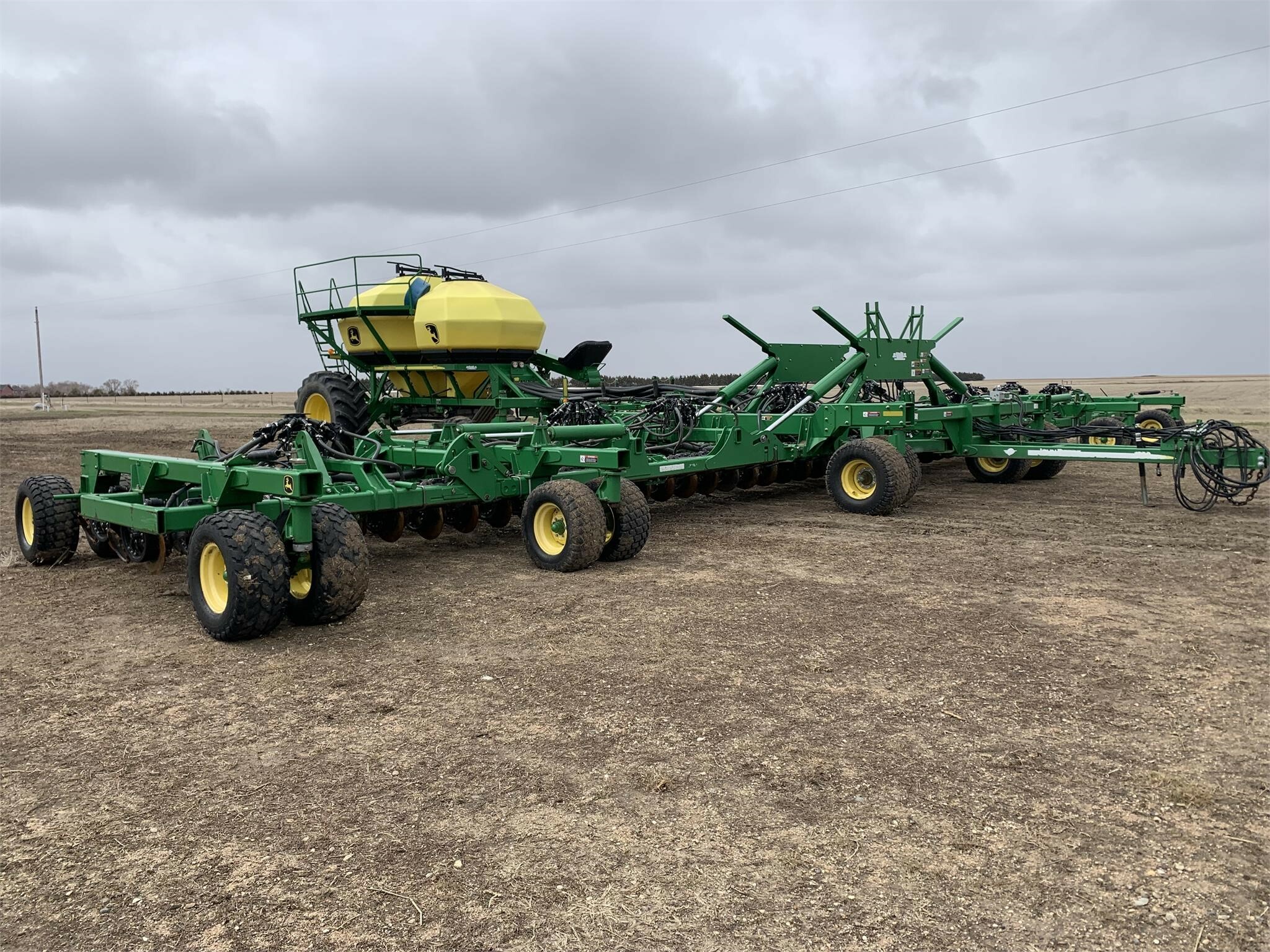 2011 John Deere 1890 Air Seeder 179,000 Machinery Pete