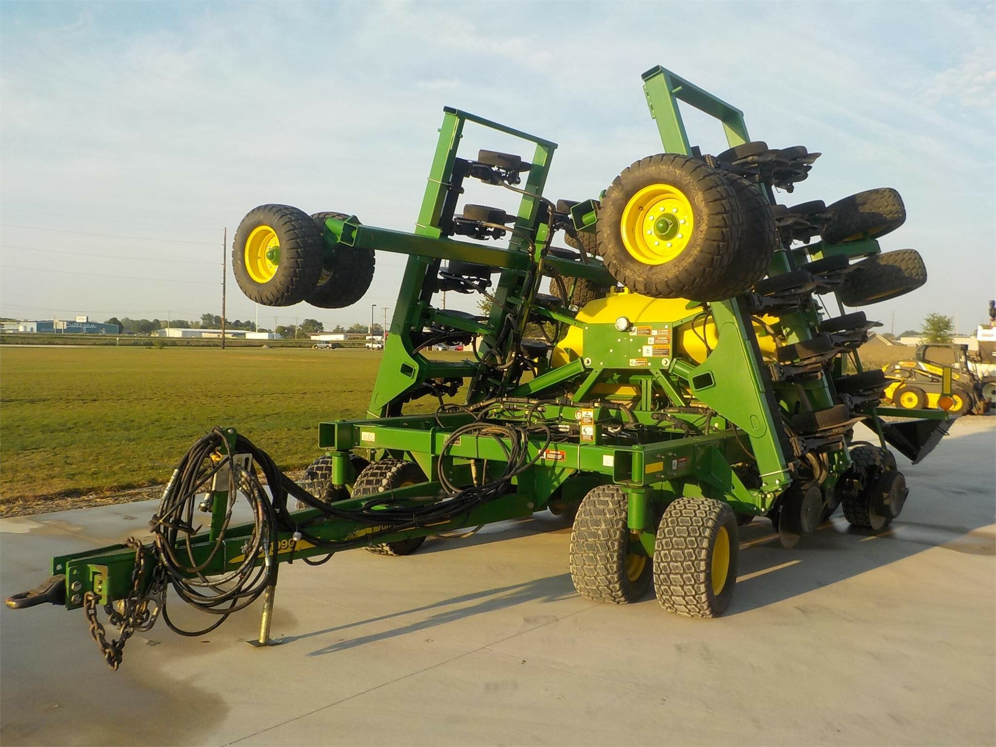 2014 John Deere 1990 Air Seeder 99,900 Machinery Pete