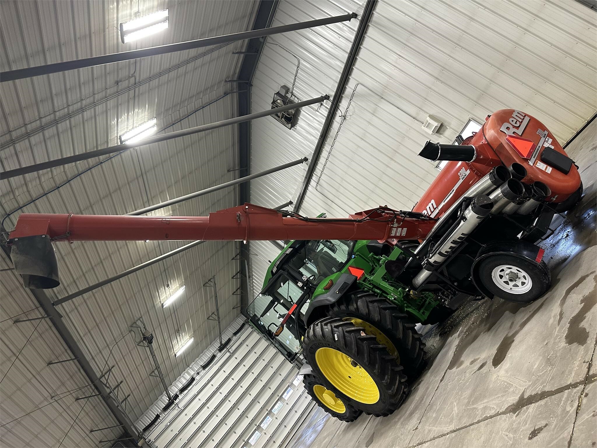 2017 Rem 3700 Grain Vac 17,900 Machinery Pete