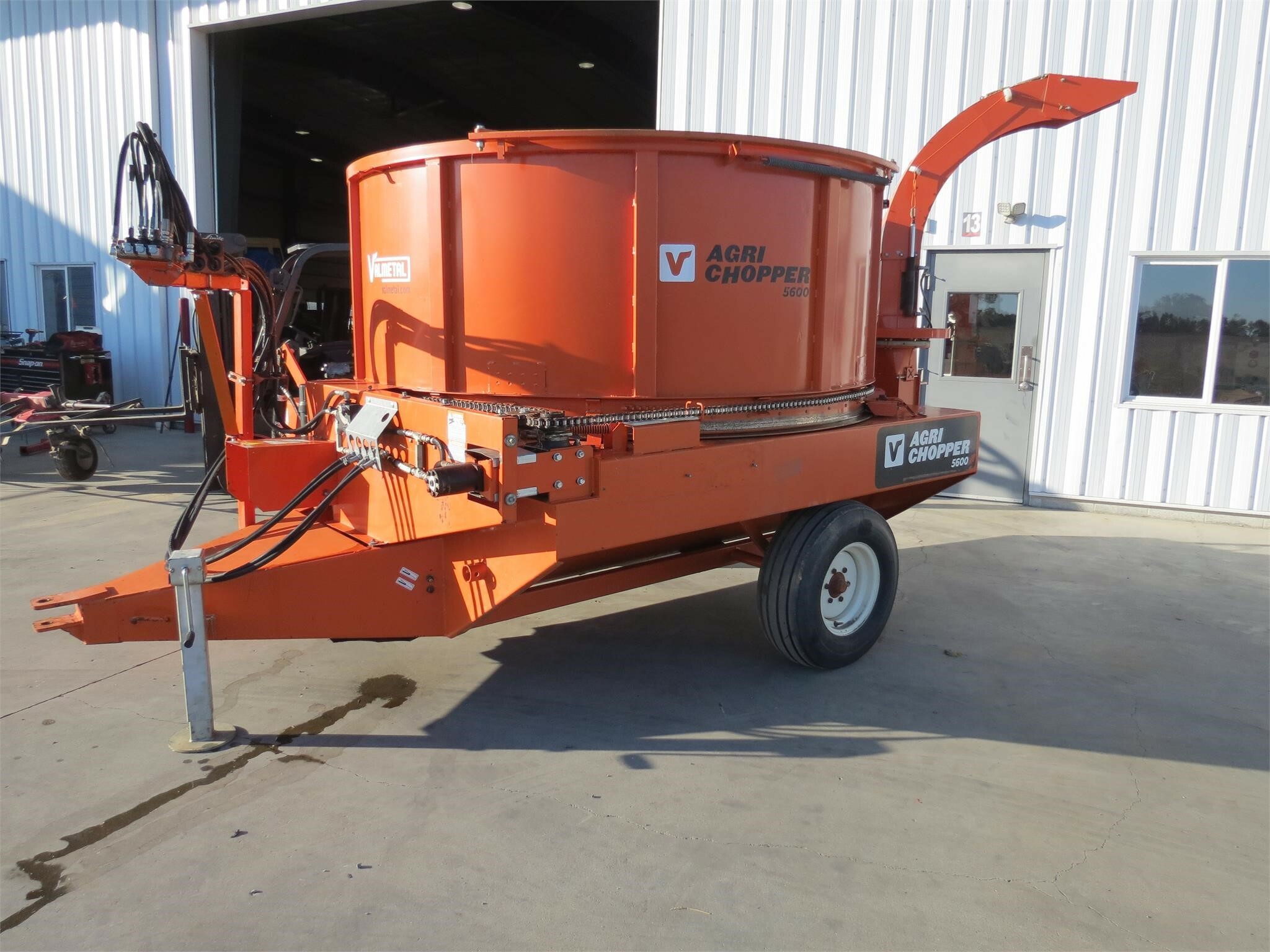 Valmetal AGRICHOPPER 5600 Grinders and Mixer 12,500 Machinery Pete