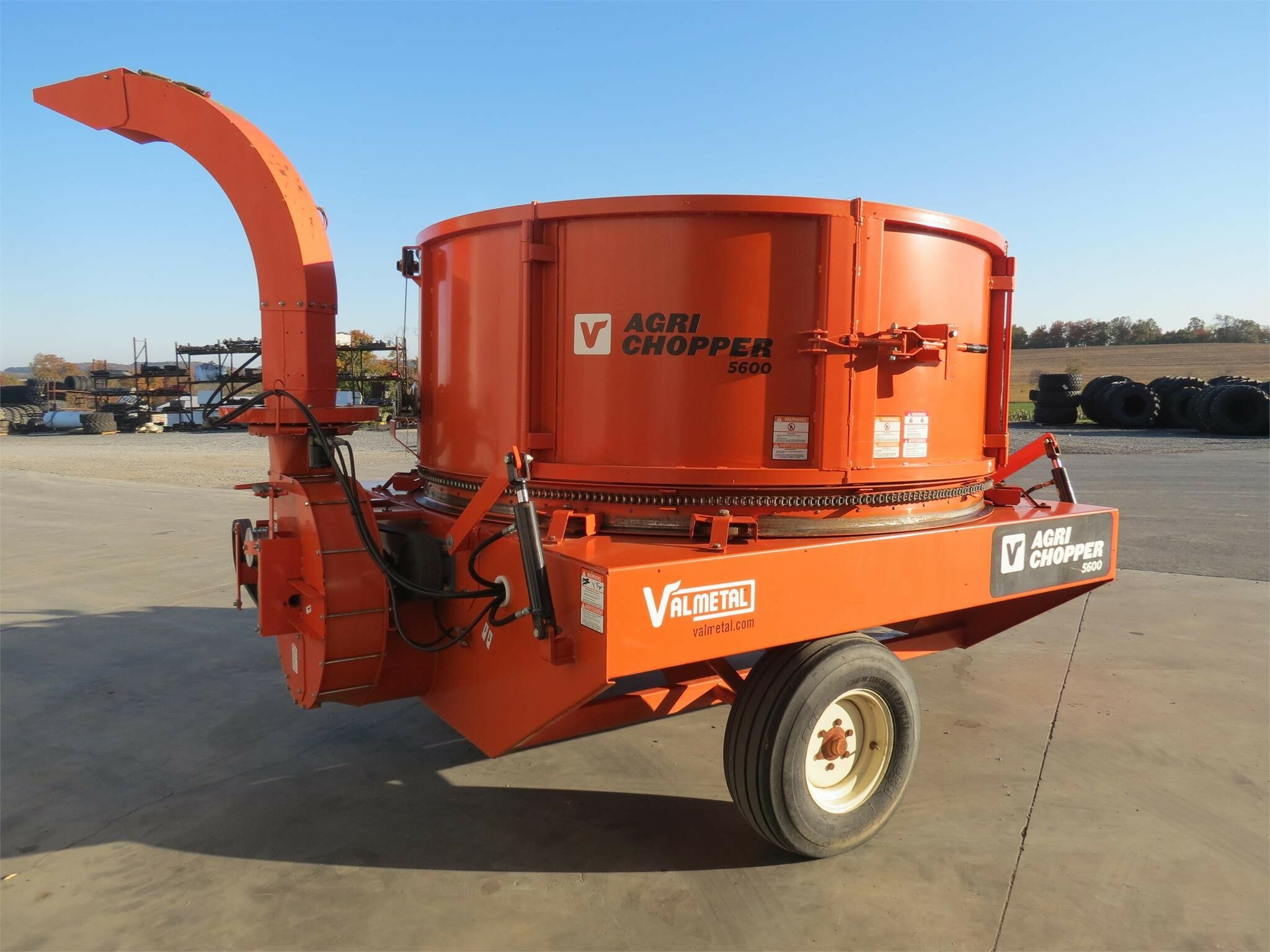 Valmetal AGRICHOPPER 5600 Grinders and Mixer 12,500 Machinery Pete