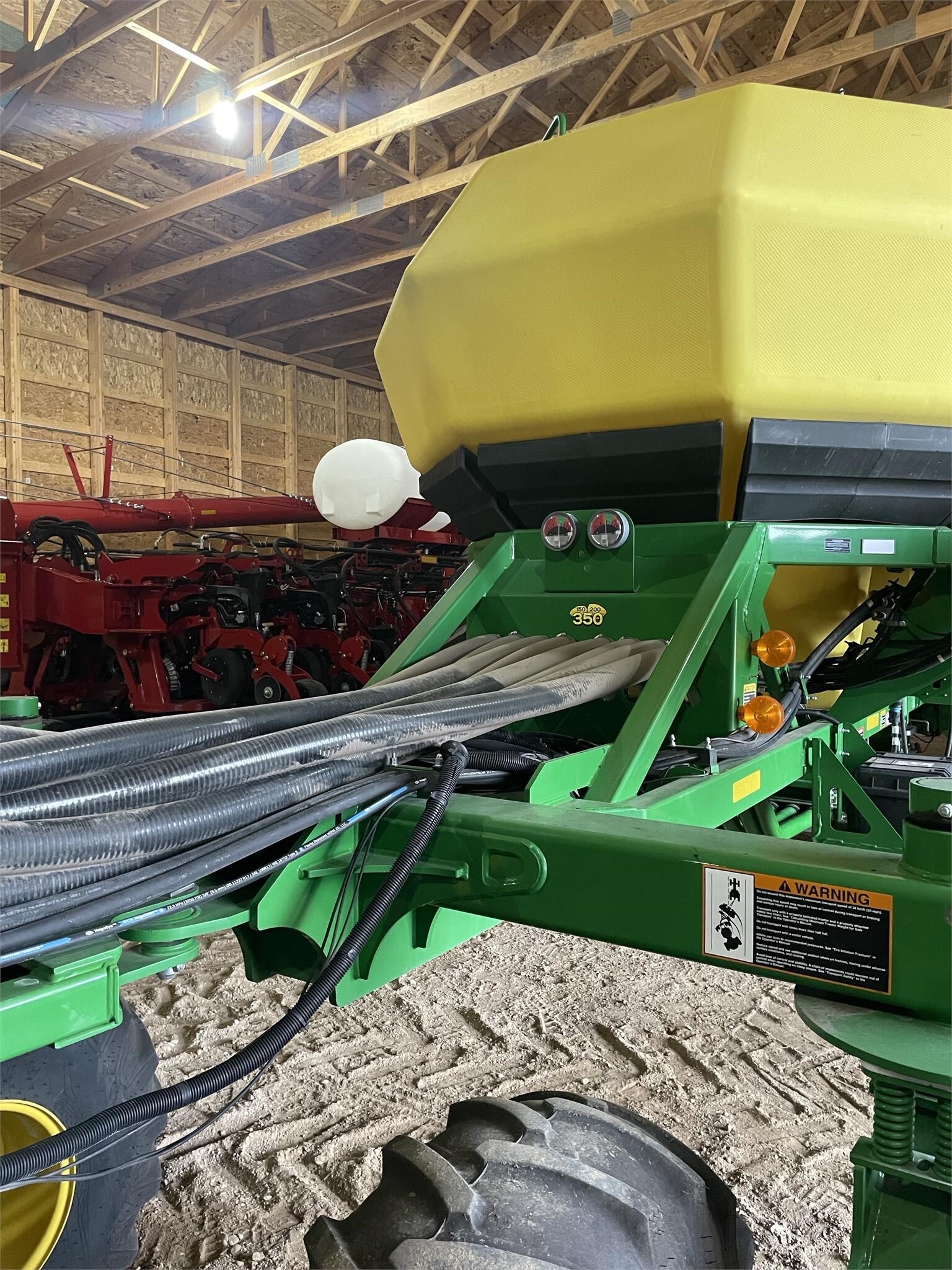 2017 John Deere 1890 Air Seeder 270,000 Machinery Pete