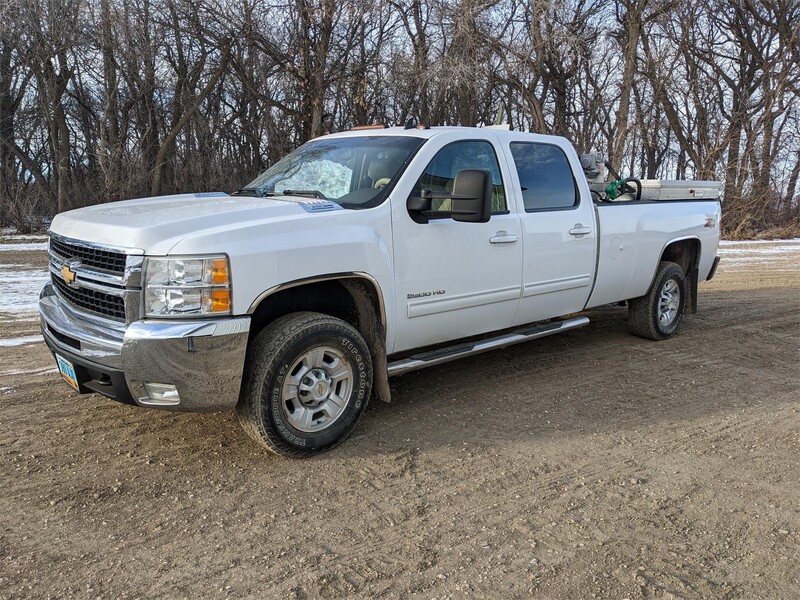 Moore Auctions LLC Edinburg Edinburg, ND Machinery Pete