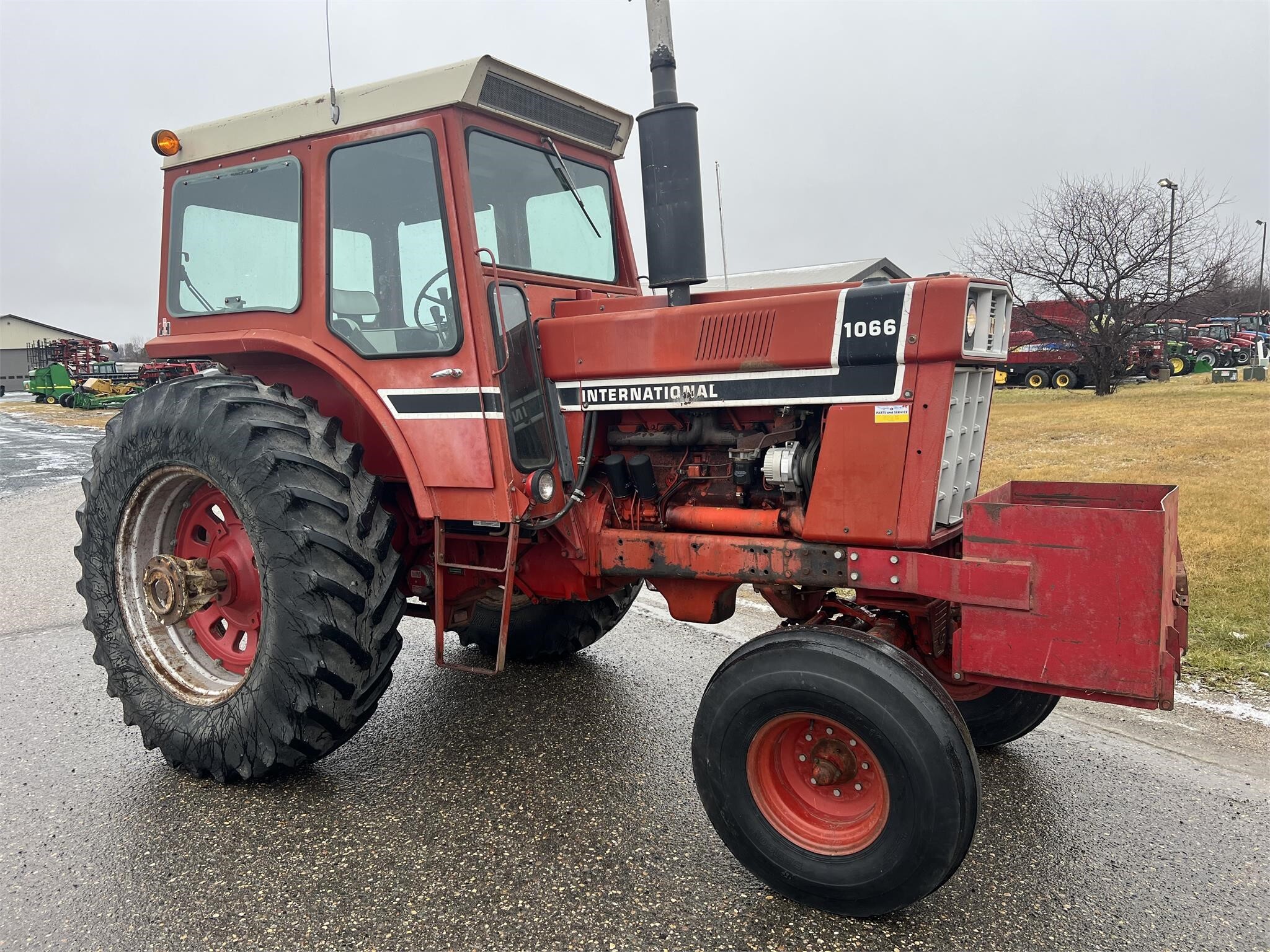 1976 International Harvester 1066 Tractor 19,900 Machinery Pete
