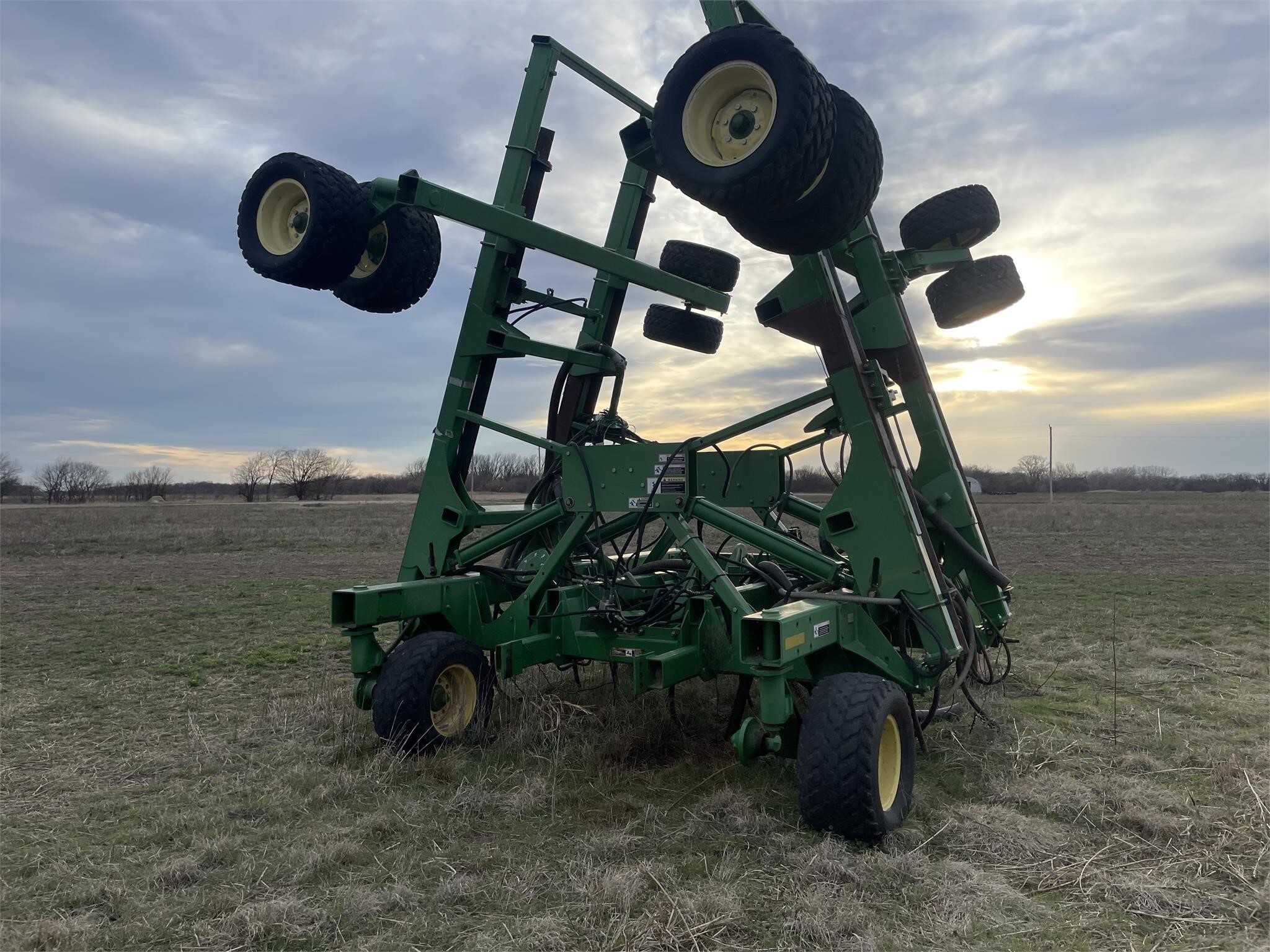 John Deere 1890 Air Seeder 5,000 Machinery Pete