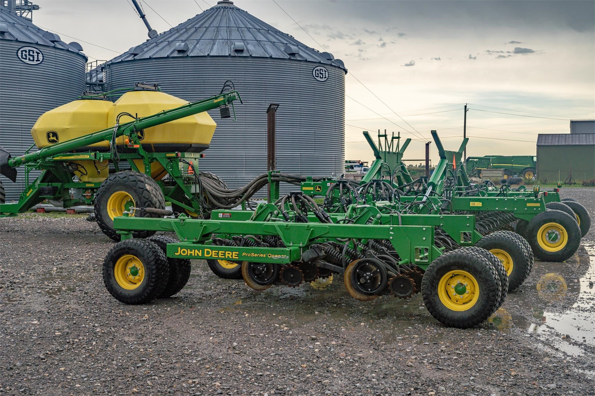 2019 John Deere 1890 Air Seeder 325,000 Machinery Pete