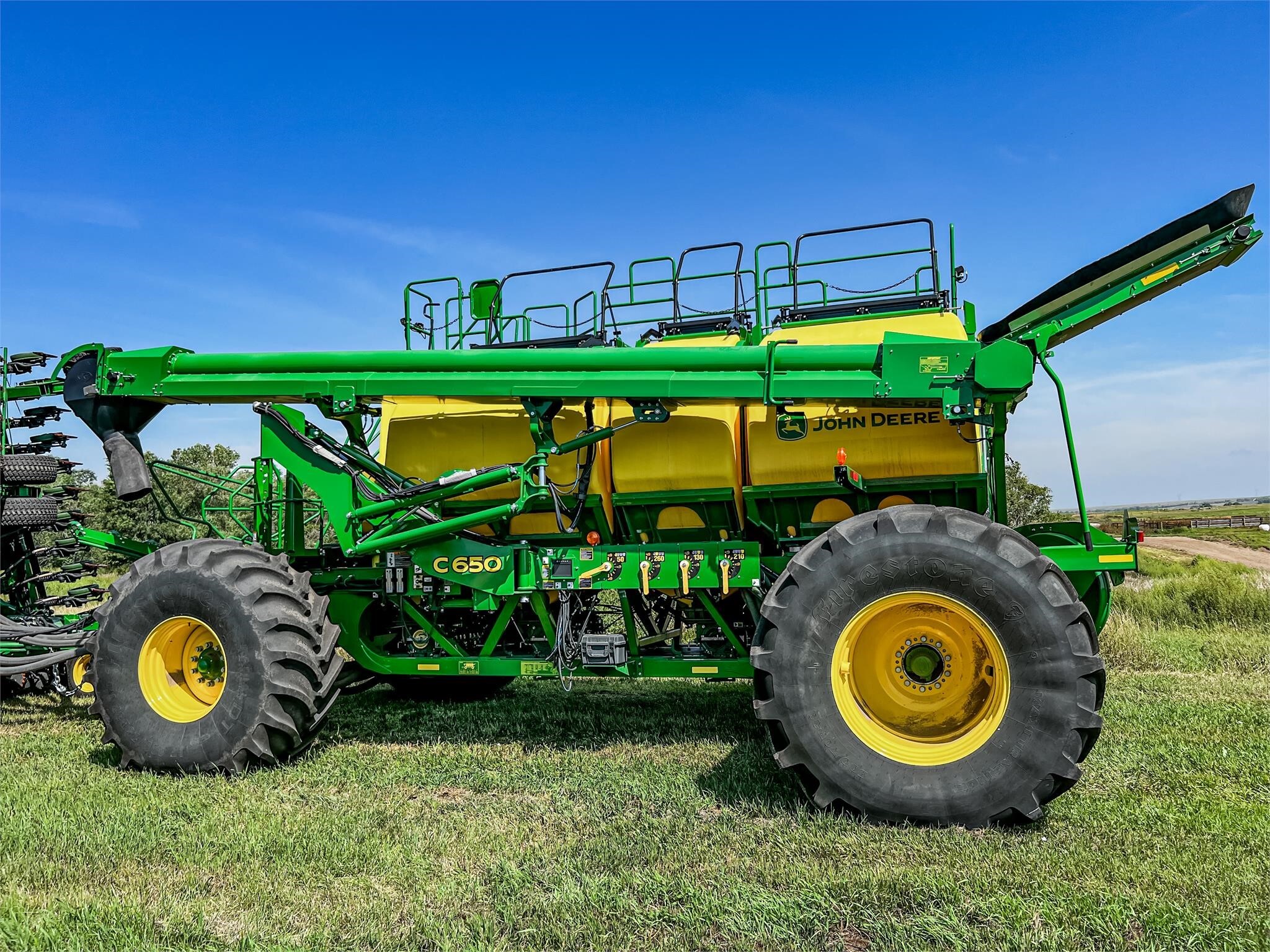 2020 John Deere 1890 Air Seeder 500,000 Machinery Pete