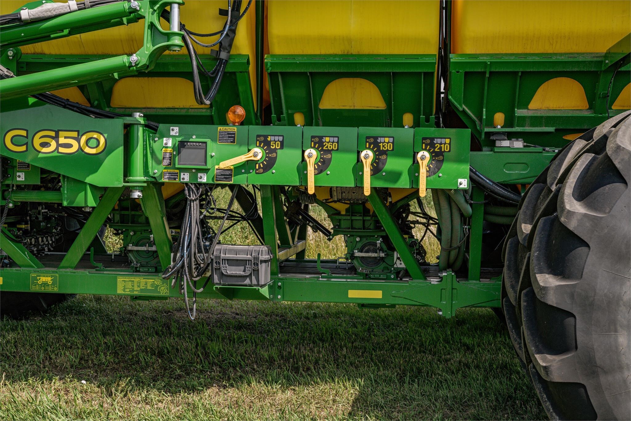 2020 John Deere 1890 Air Seeder 500,000 Machinery Pete