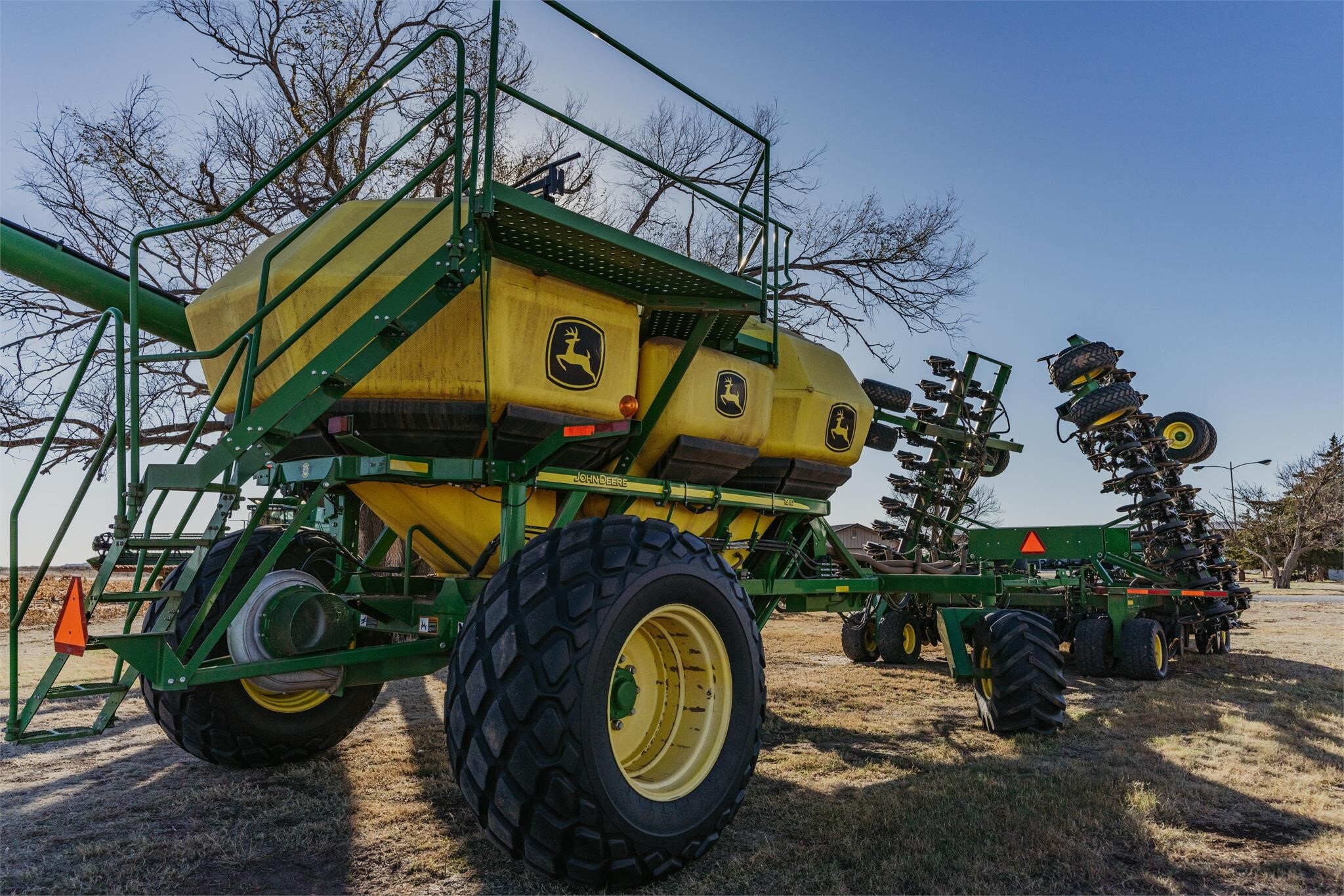 2015 John Deere 1890 Air Seeder 147,500 Machinery Pete