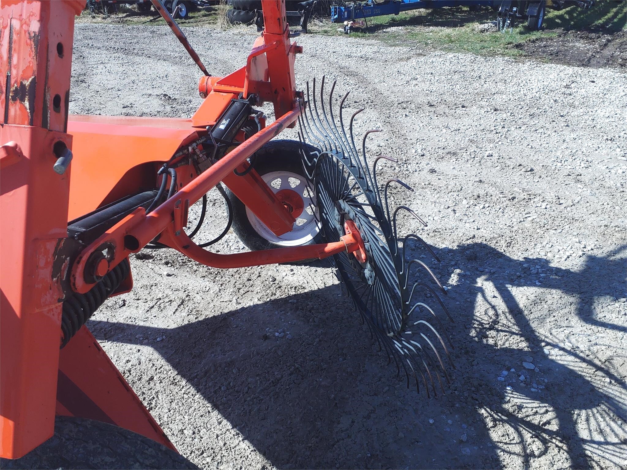 Kuhn SR110 Rake - $5,950 | Machinery Pete