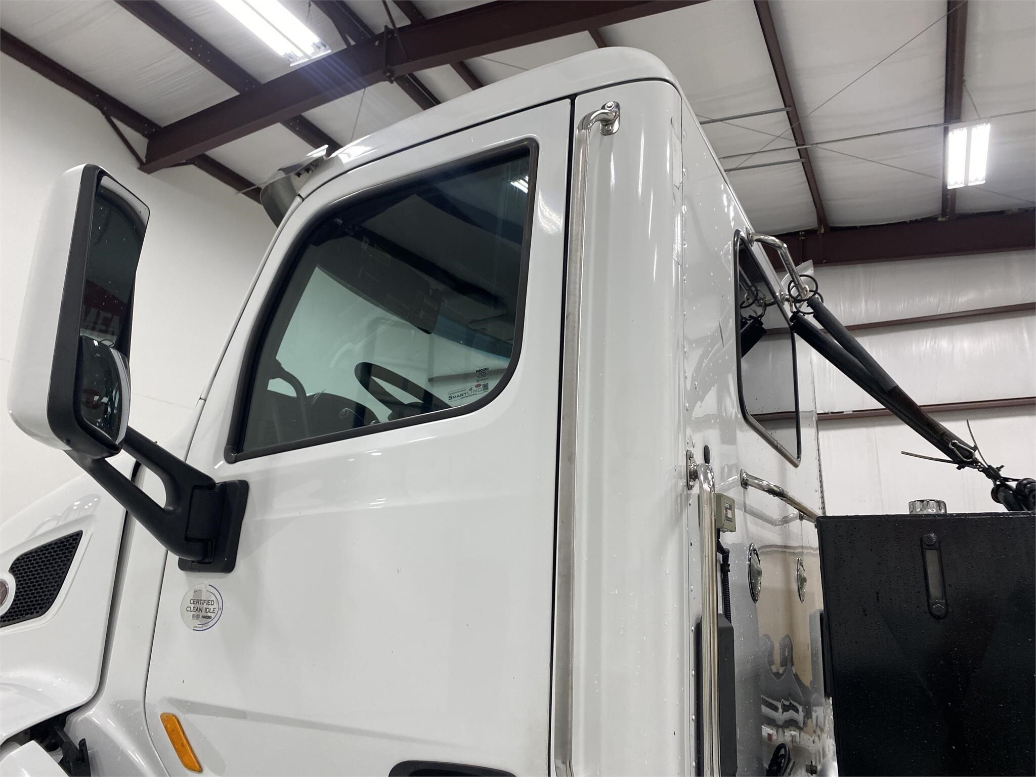 2017 Peterbilt 567 Semi Truck 57,500 Machinery Pete