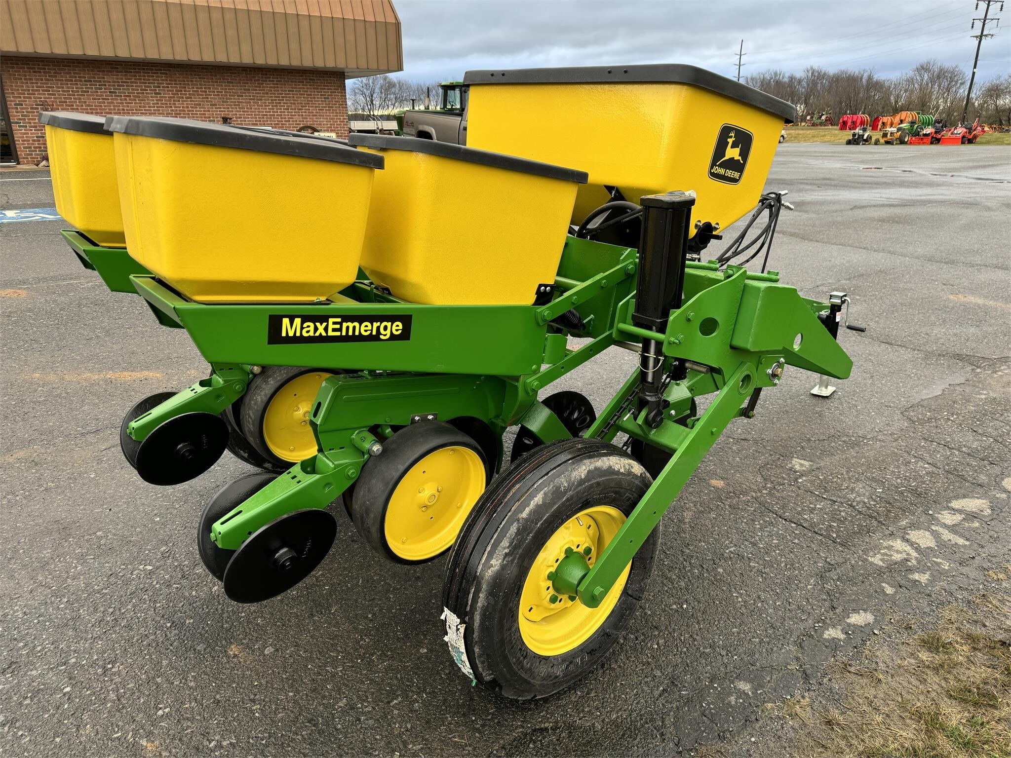John Deere 7000 Planter 7,500 Machinery Pete