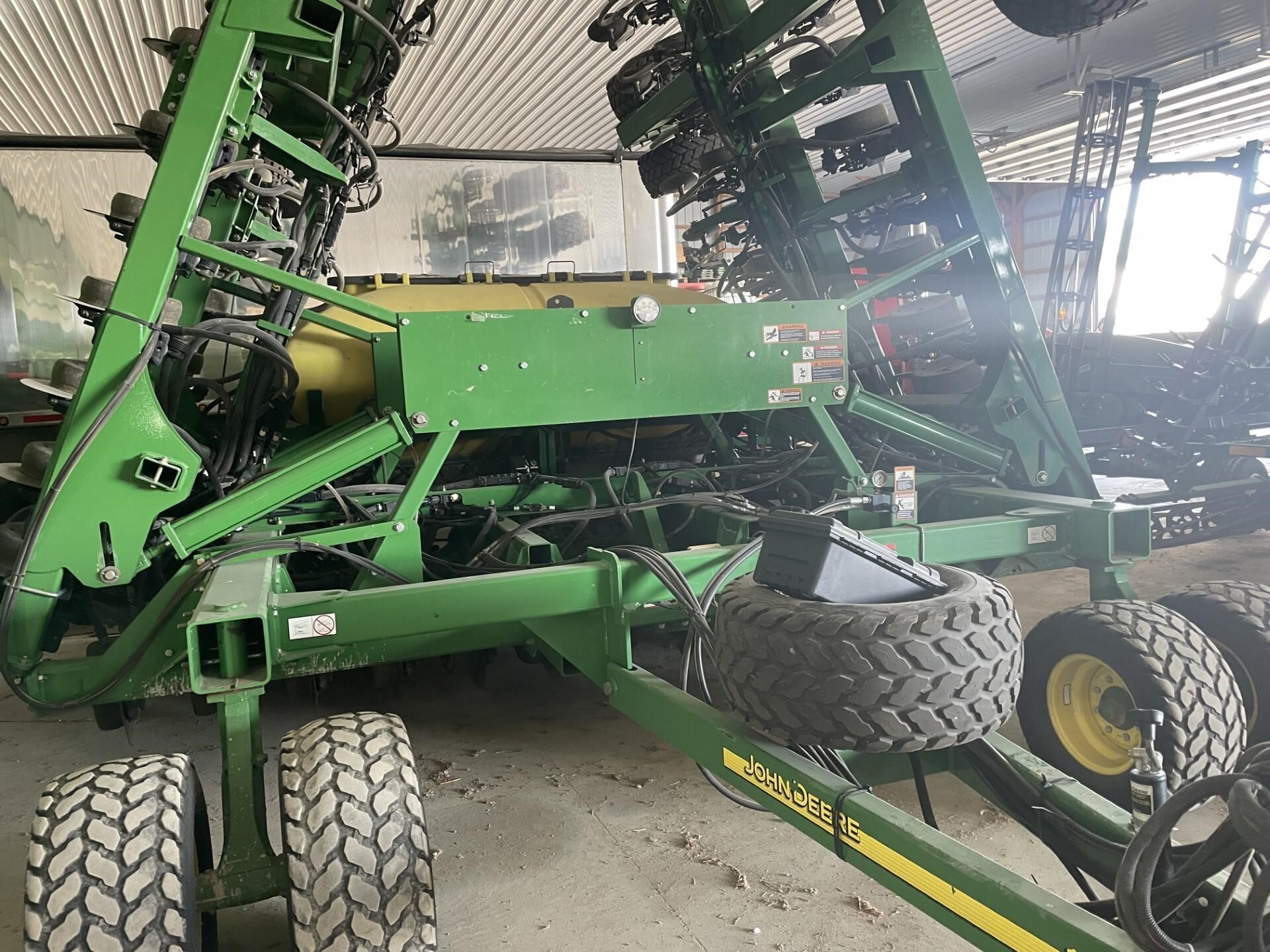John Deere 1990 Air Seeder 110,000 Machinery Pete
