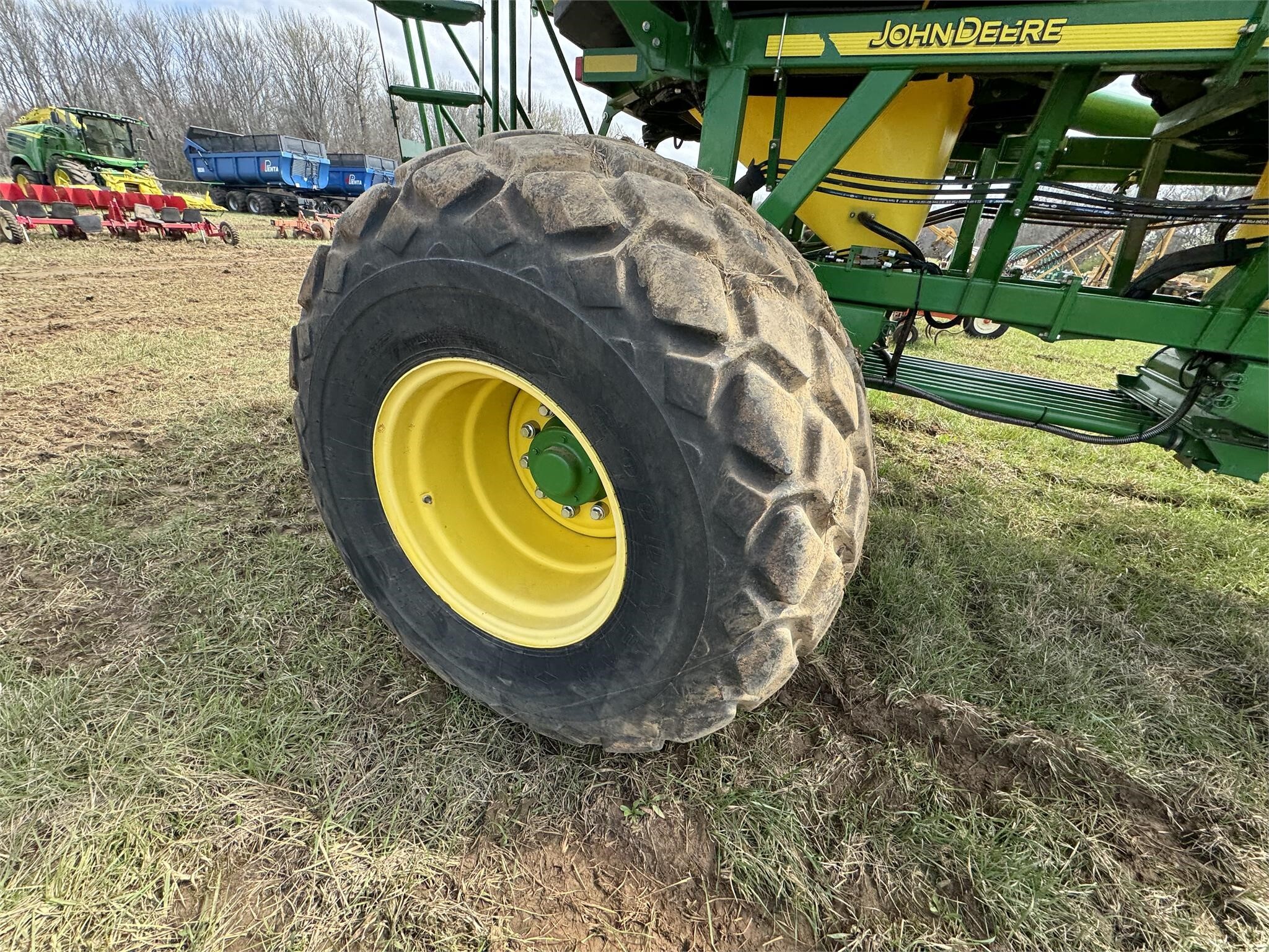 2014 John Deere 1890 Air Seeder 78,500 Machinery Pete