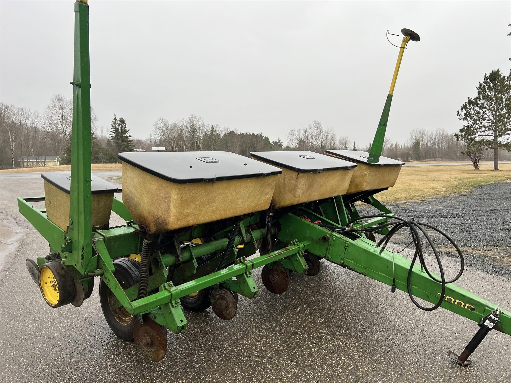 John Deere 7000 Planter 4,900 Machinery Pete