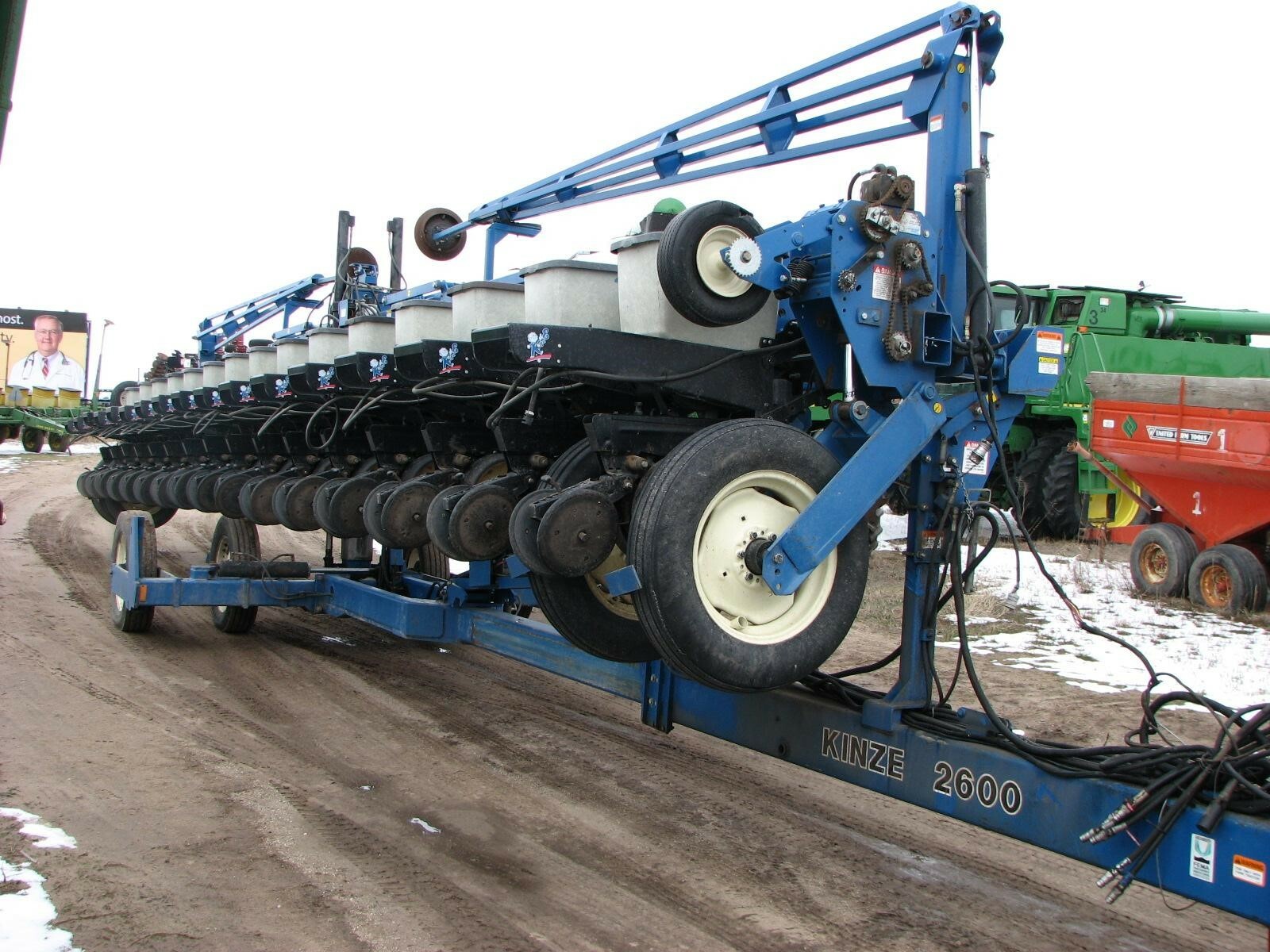 Kinze 2600 Planter 19,500 Machinery Pete