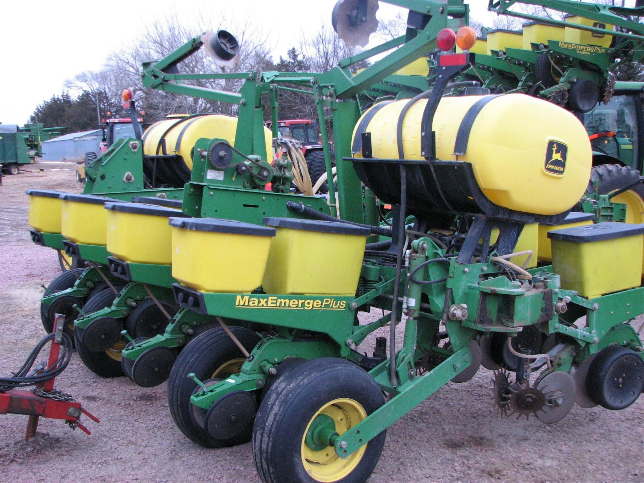 1998 John Deere 1760 Planter 14,900 Machinery Pete