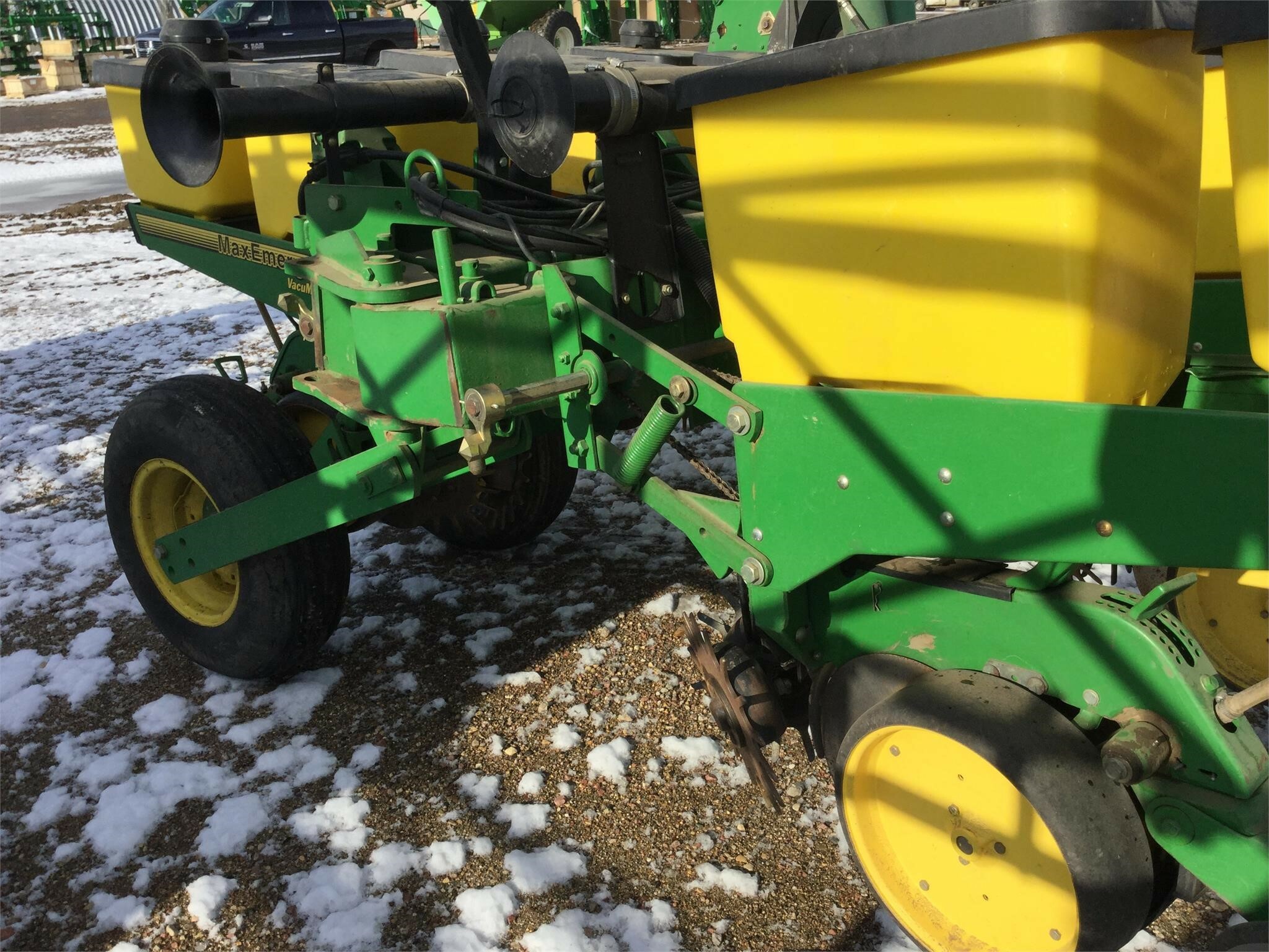 John Deere 1760 Planter 10,500 Machinery Pete