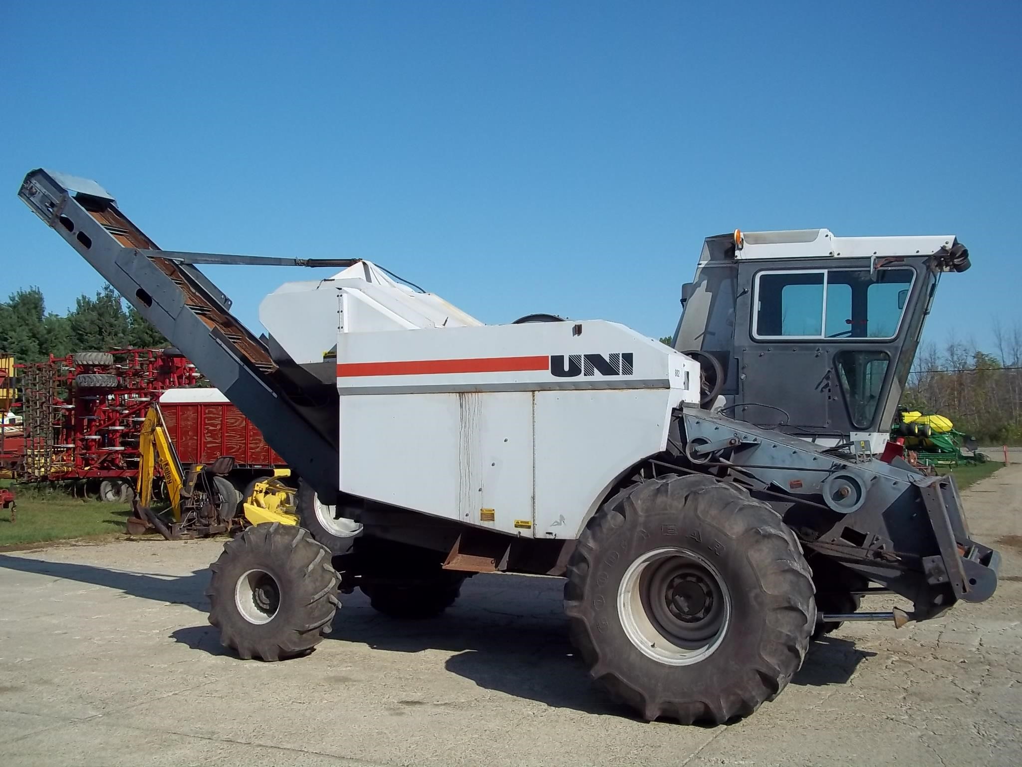 New Idea 800C Corn Picker 40,000 Machinery Pete